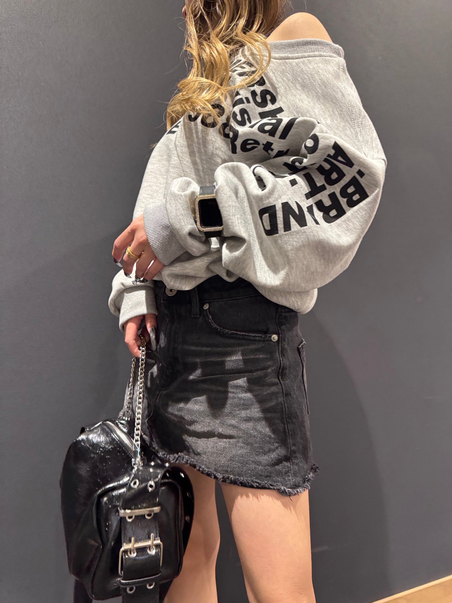 オフショルロゴスウェット DPB42170