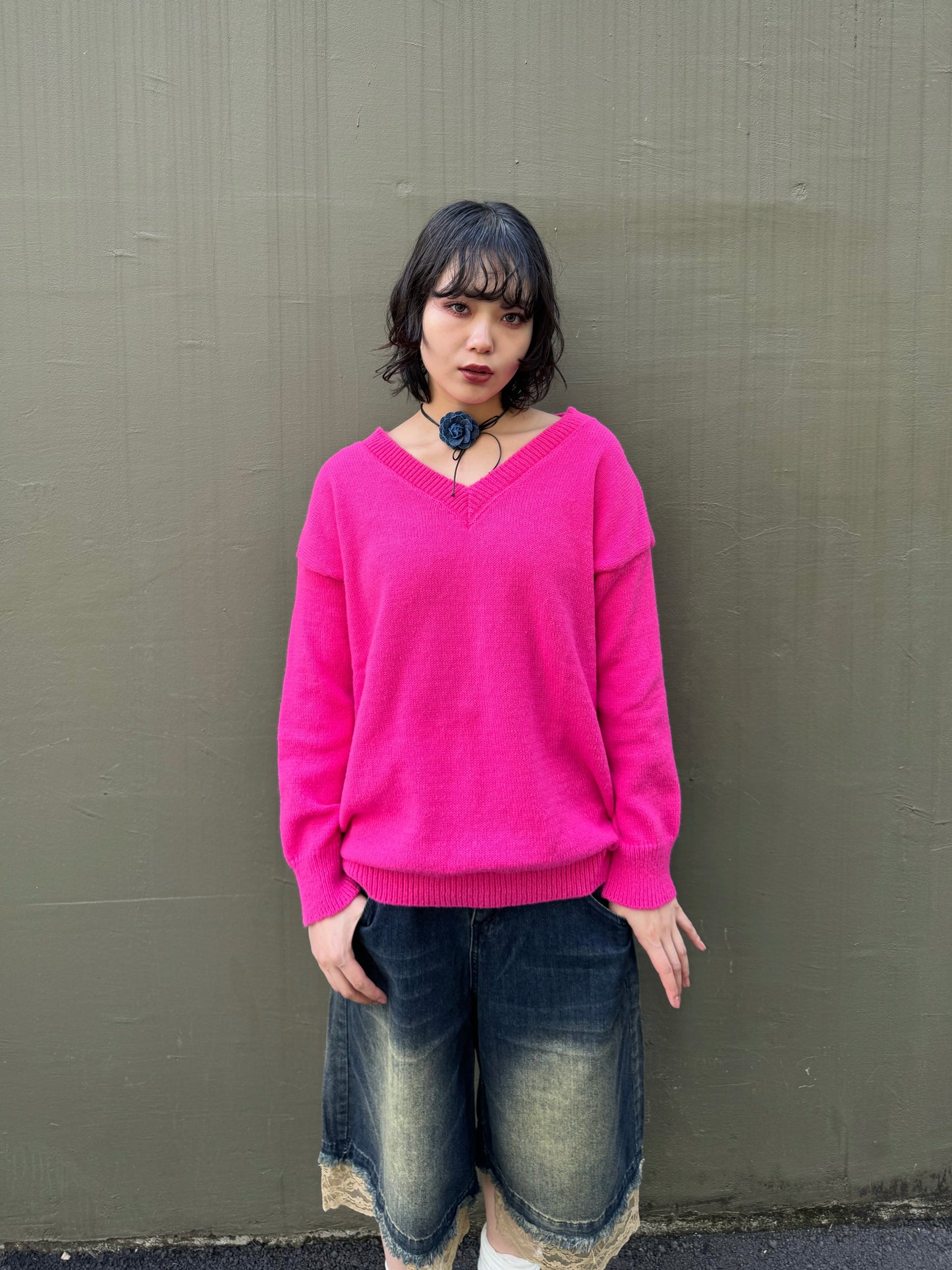 ビビットピンクVネックニット DPA20440