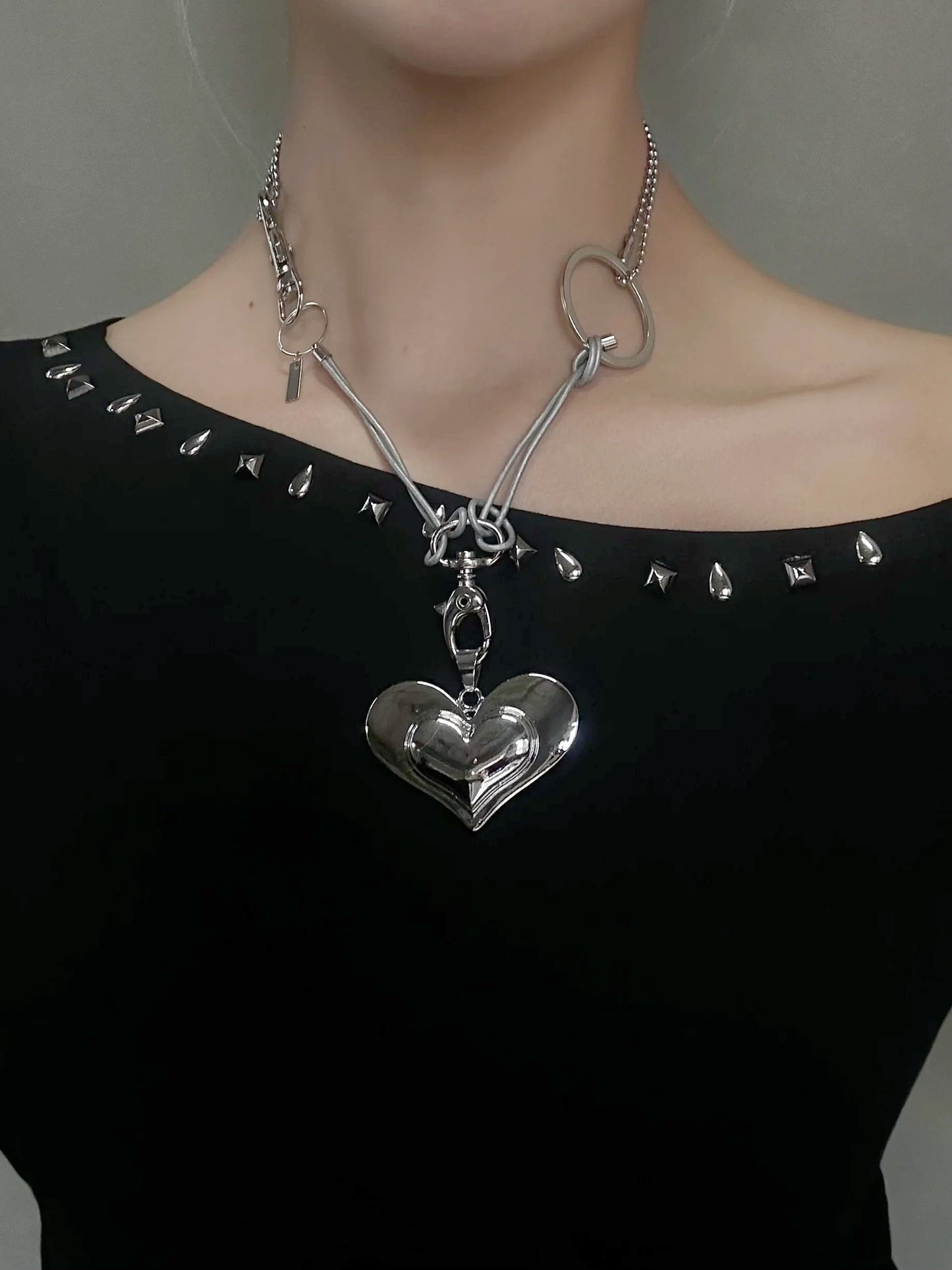 スタッズドロップショルダートップス DPB26529