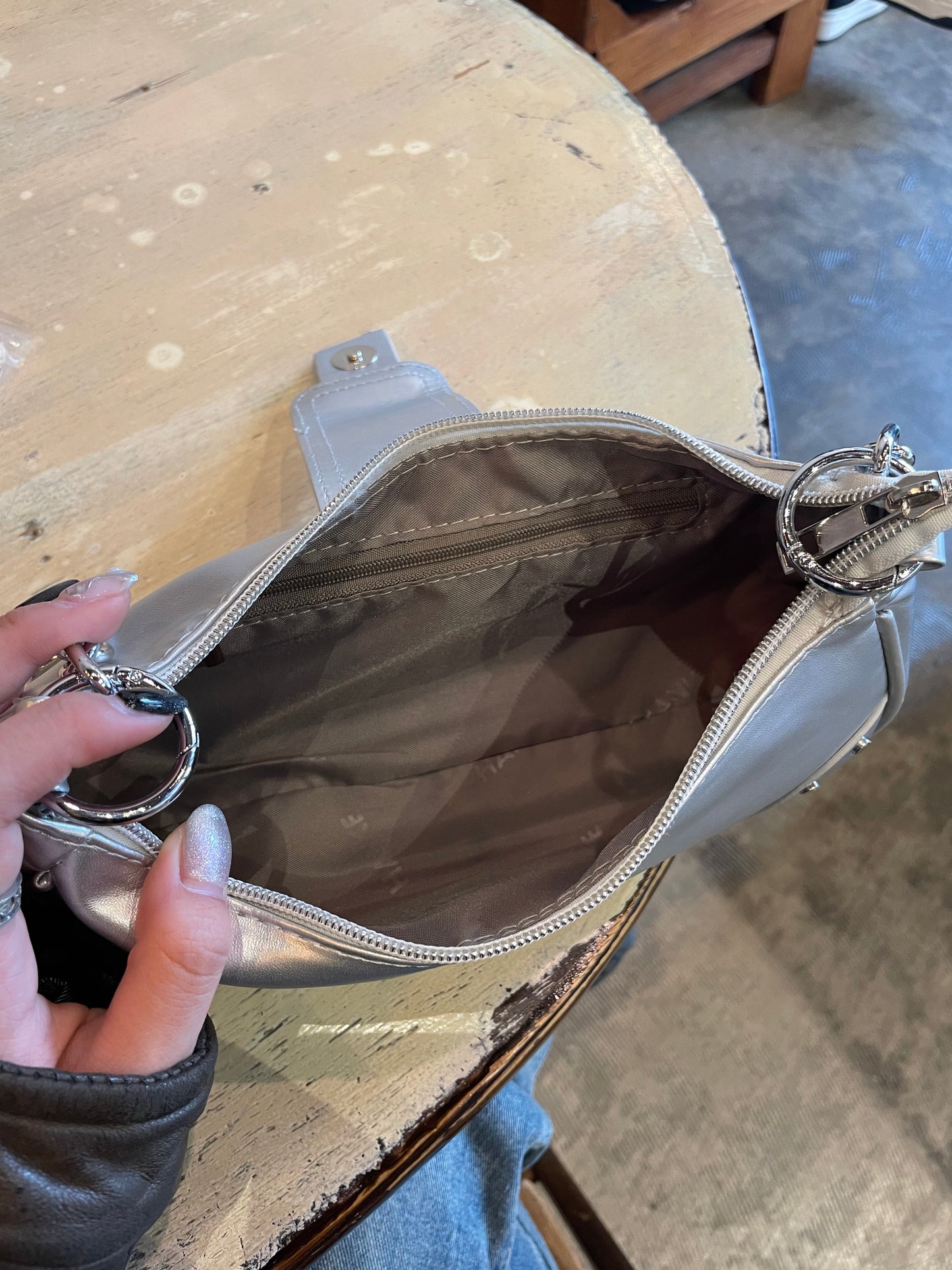 シルバーショルダーバッグ DPB64094