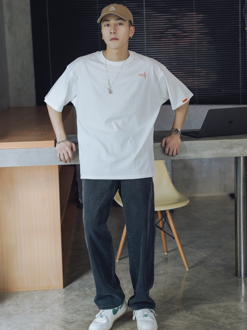 バックデザイン刺繍Tシャツ SBA01043