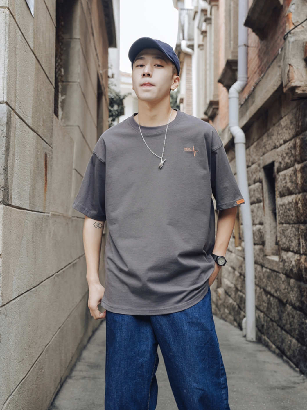 バックデザイン刺繍Tシャツ SBA01043