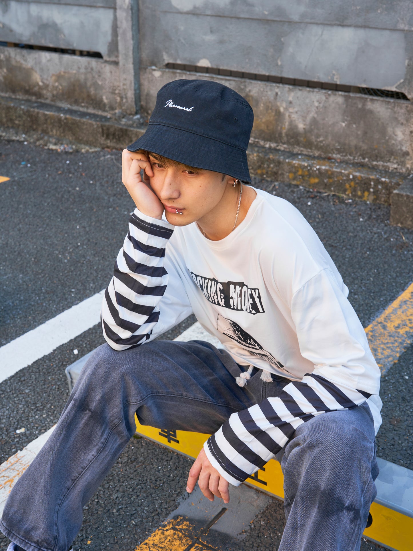 グラフィックラウンドTシャツ SPA08024