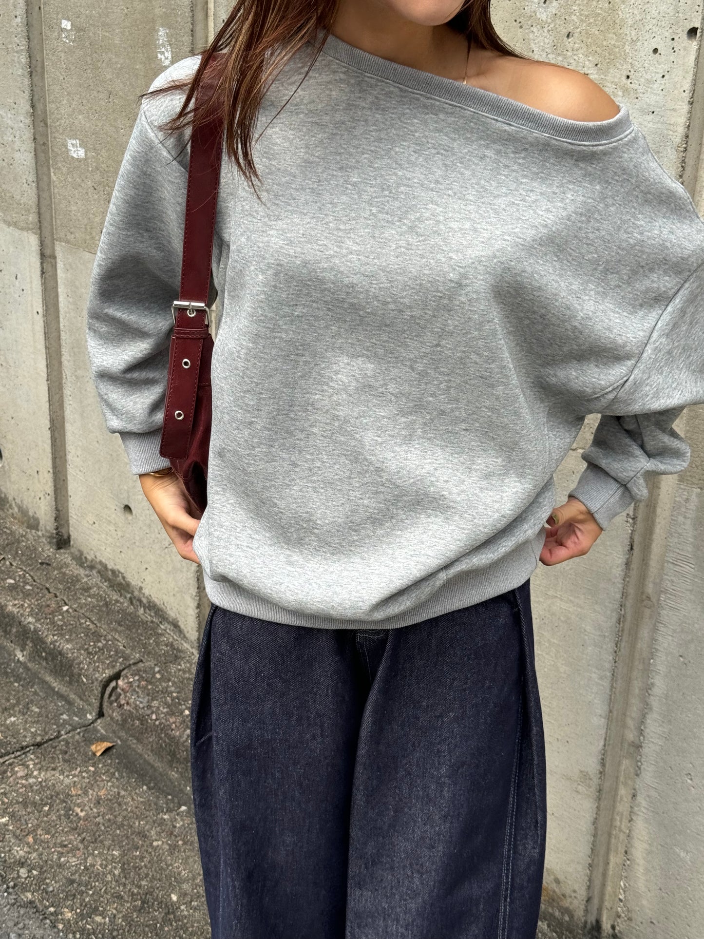 グレーワンショルスウェット DPB47328