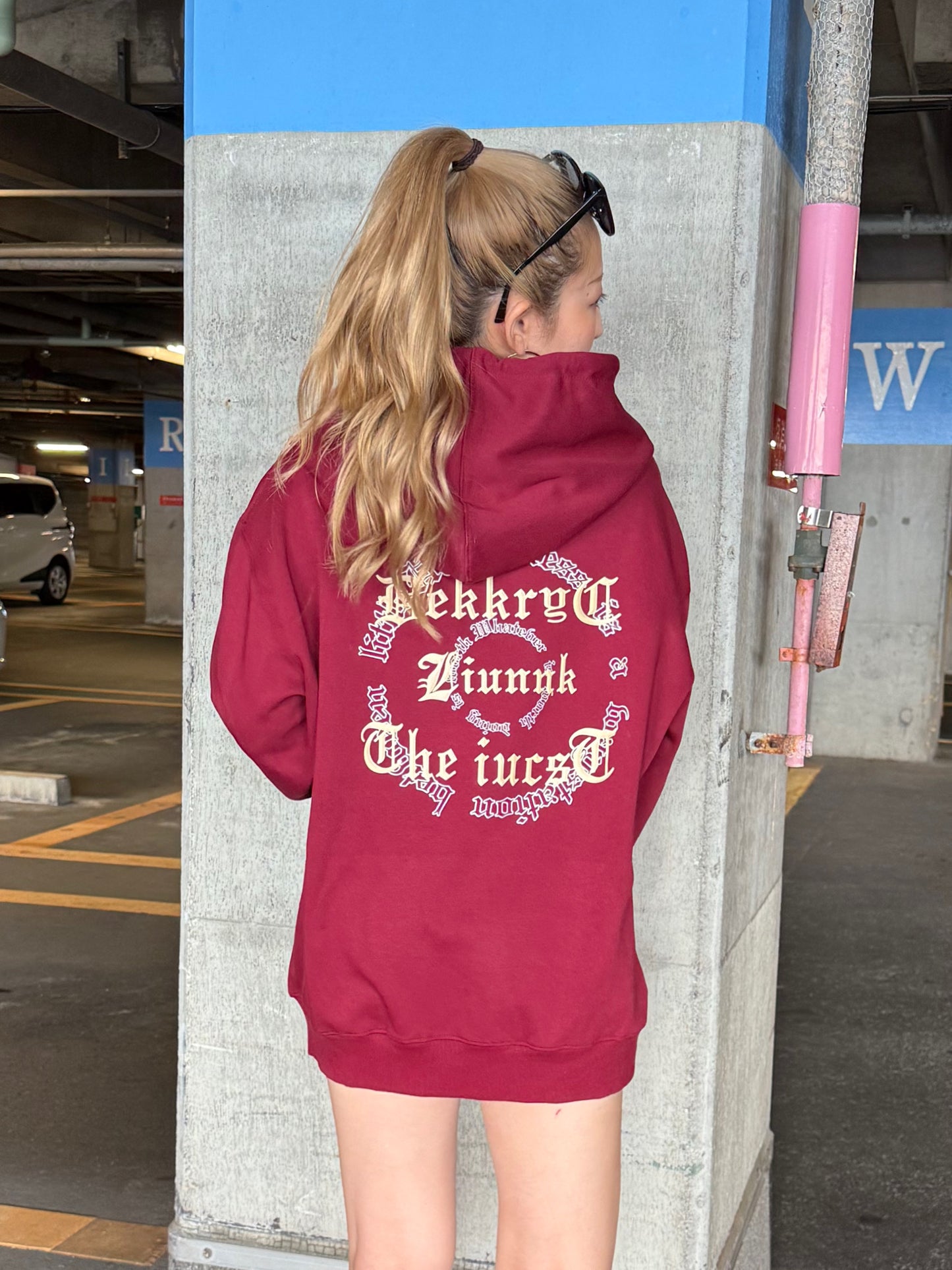 ゴシックレタリングパーカー DPB90038