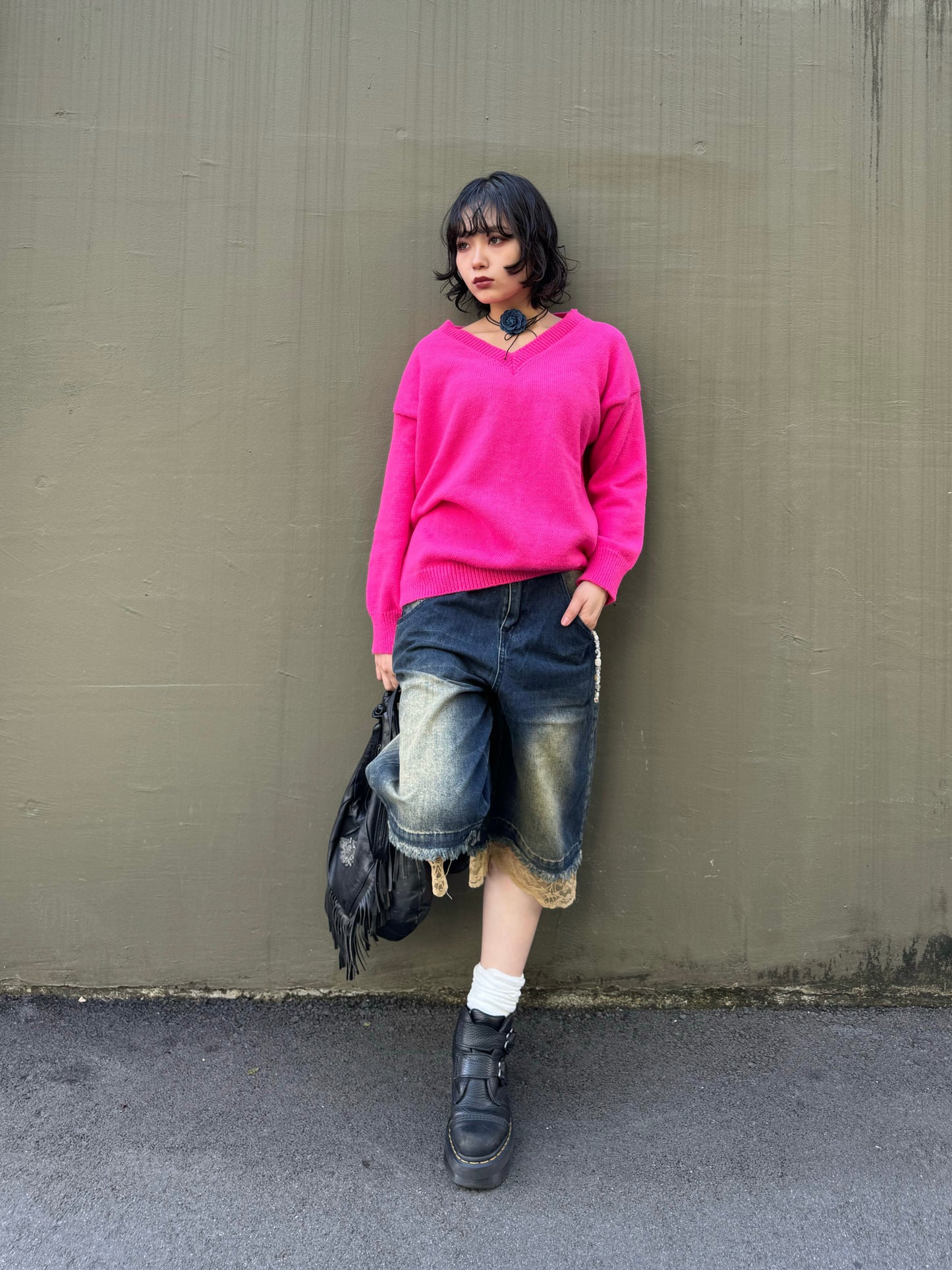 ビビットピンクVネックニット DPA20440