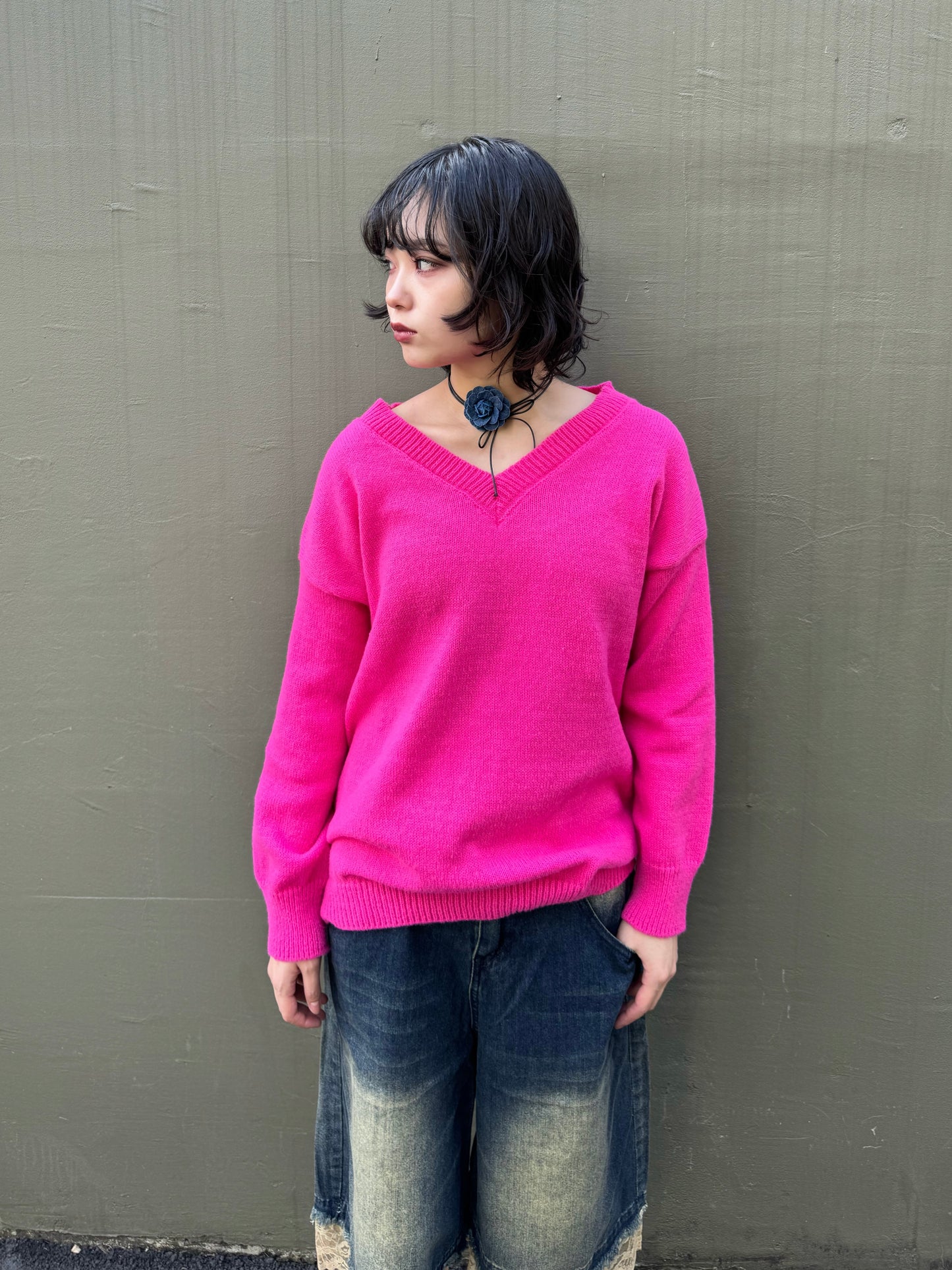 ビビットピンクVネックニット DPA20440