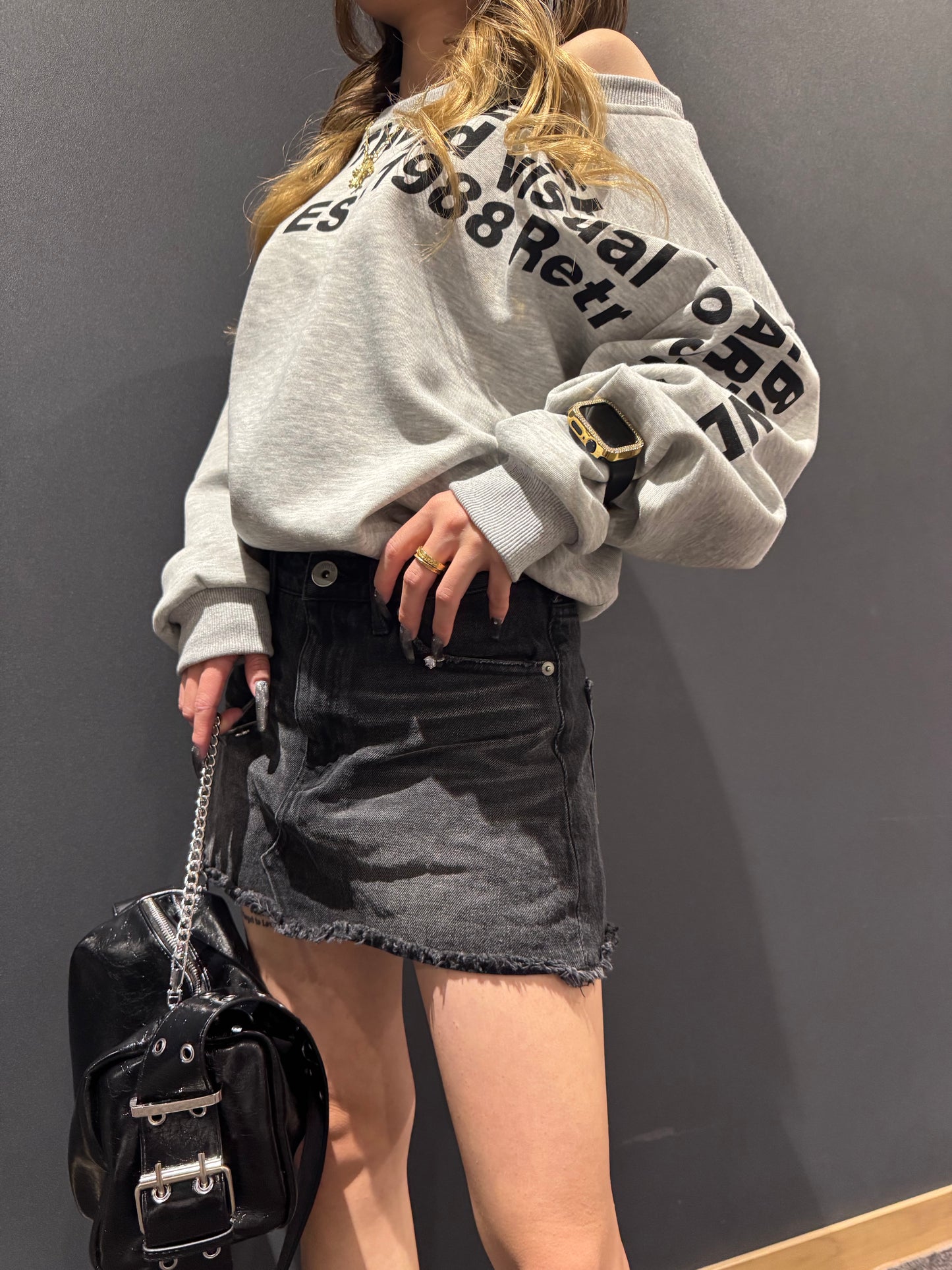 オフショルロゴスウェット DPB42170