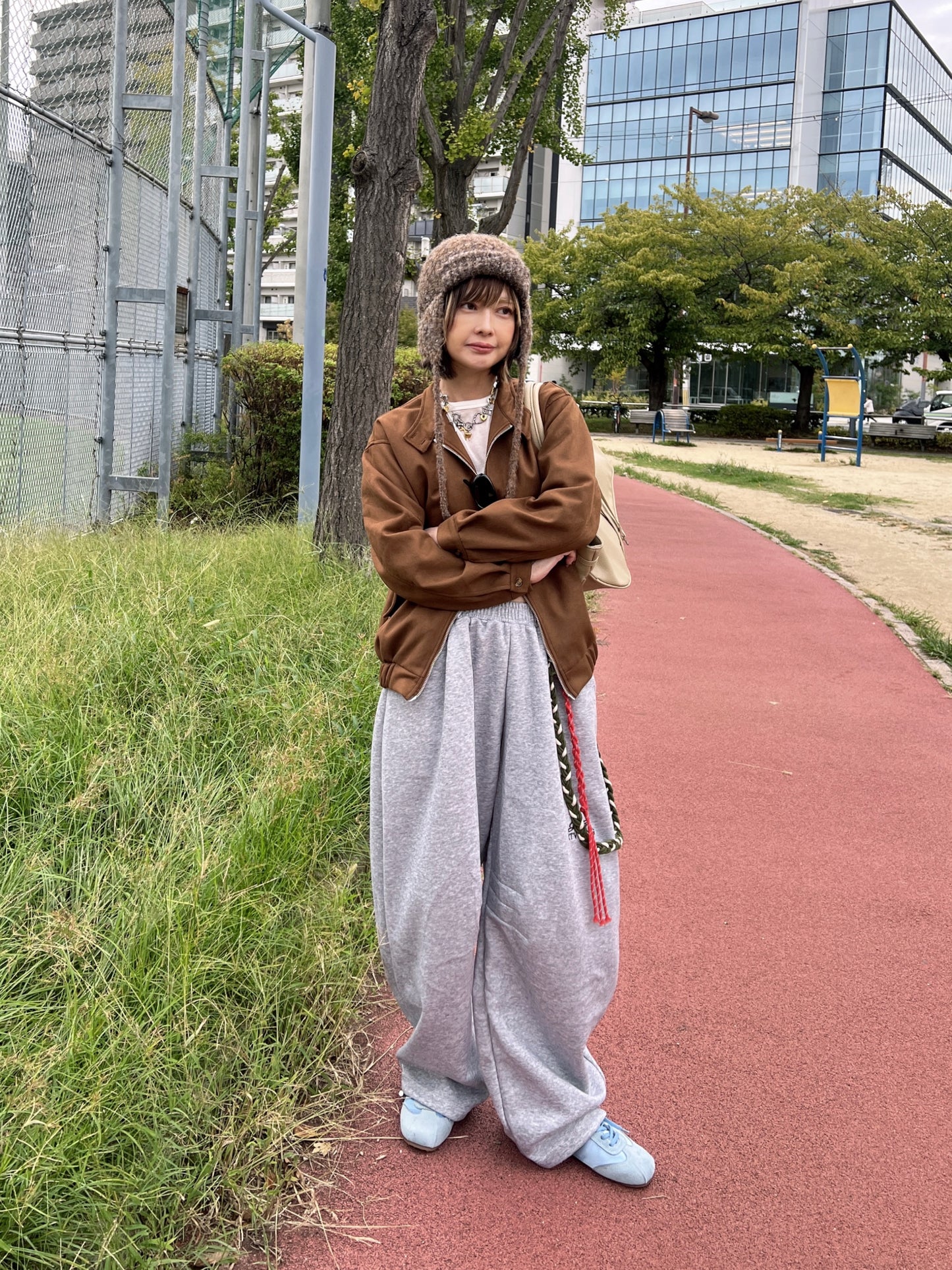 レースアップサテンライクスニーカー DPB79199