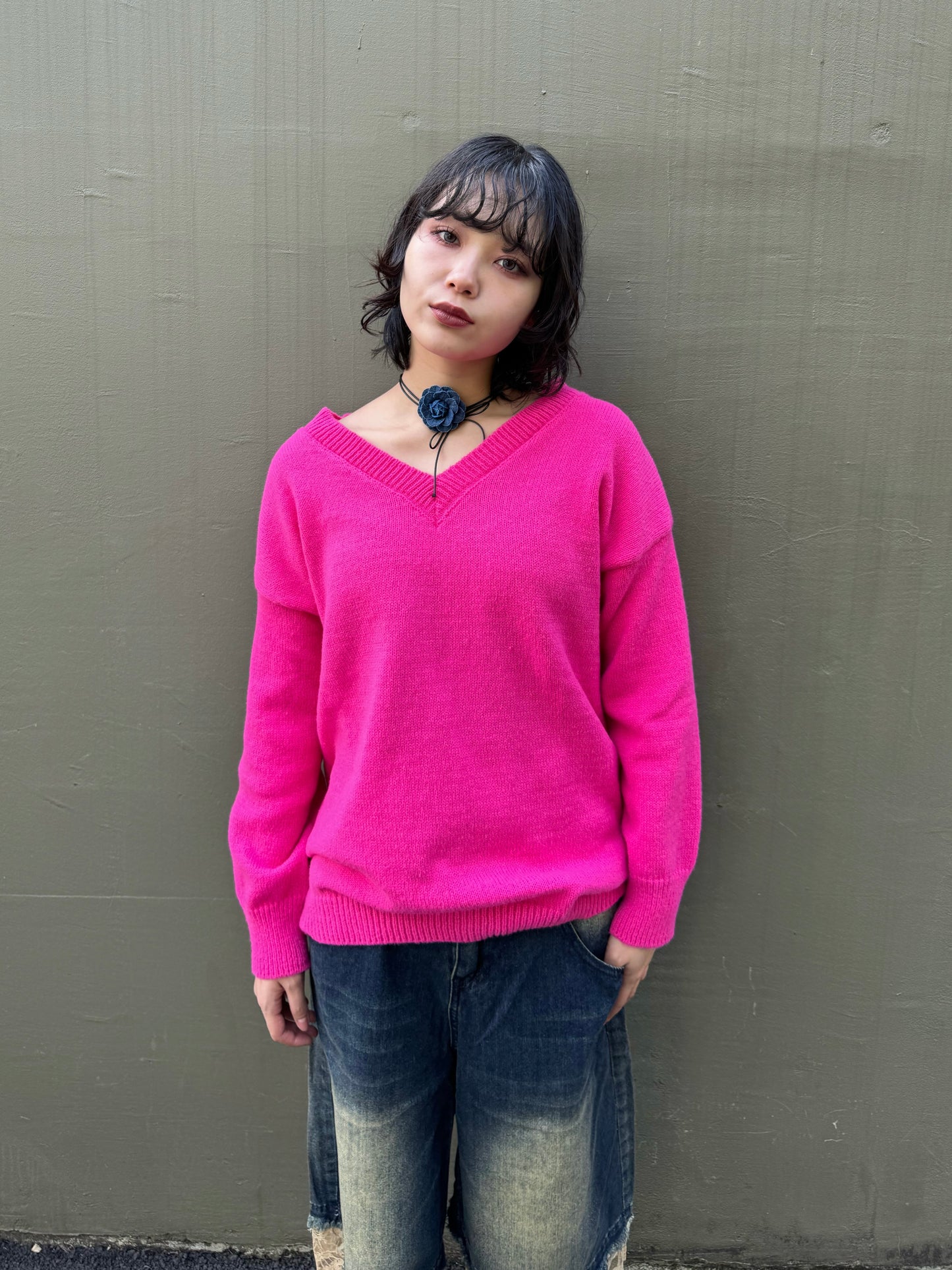 ビビットピンクVネックニット DPA20440