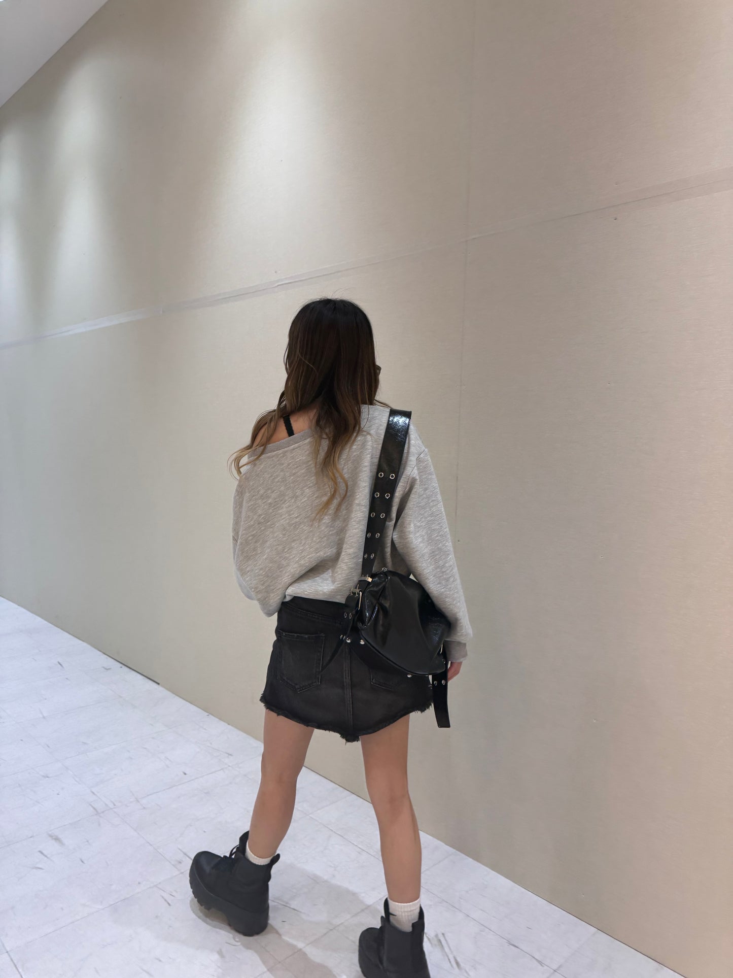 オフショルロゴスウェット DPB42170