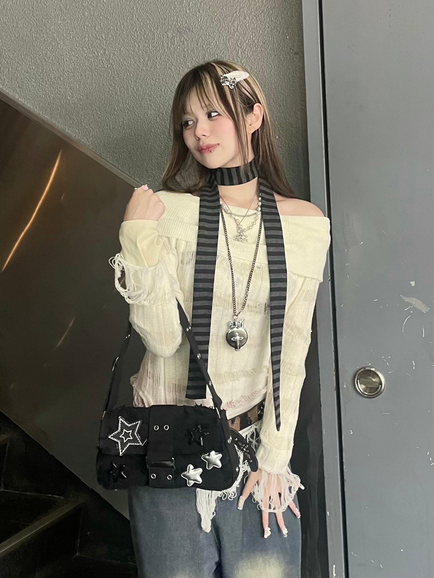 オフショルダーダメージニット DPB67024