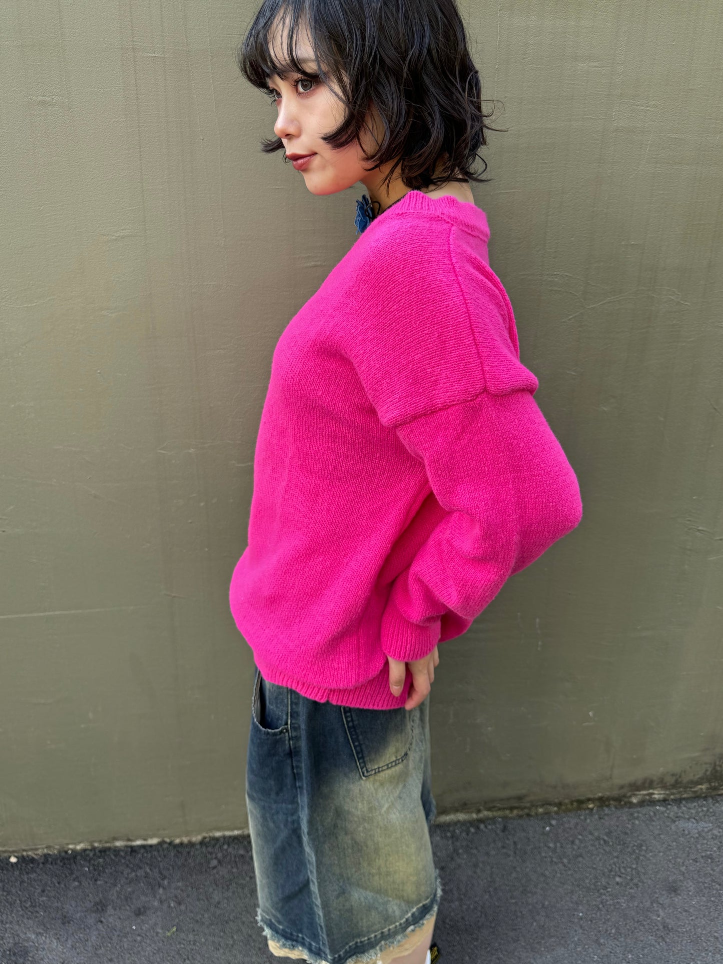 ビビットピンクVネックニット DPA20440