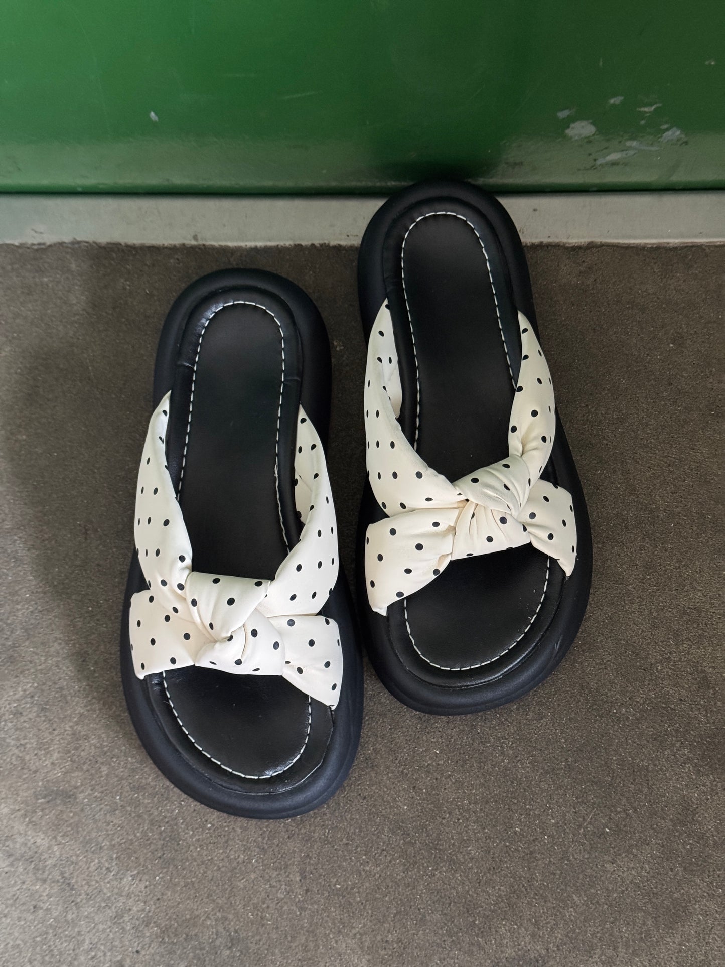 厚底ドットサンダル DPB78182