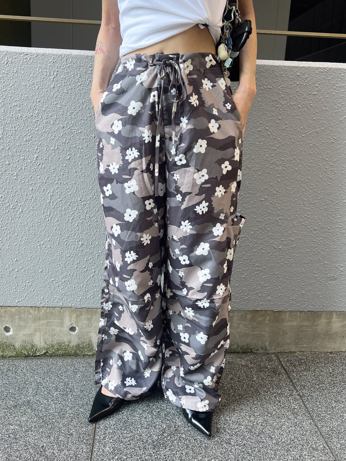 フラワーカモフラワイドパンツ DPB79185