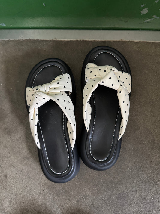 厚底ドットサンダル DPB78182