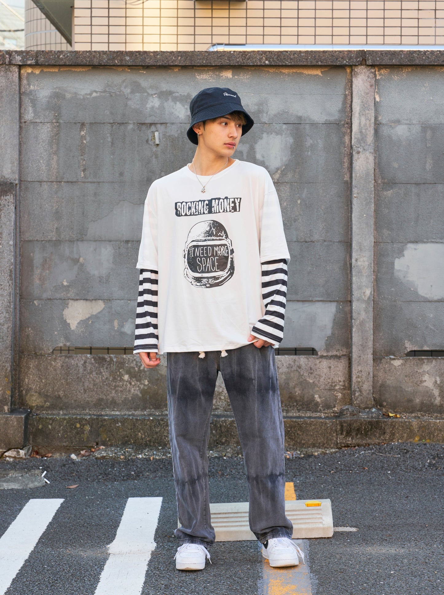 グラフィックラウンドTシャツ SPA08024