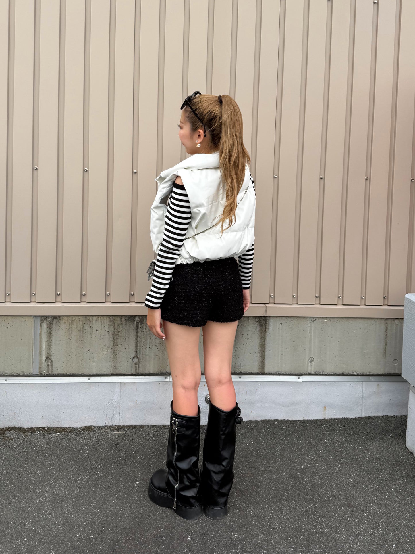 ショート丈フェイクレザーベスト DPB73459