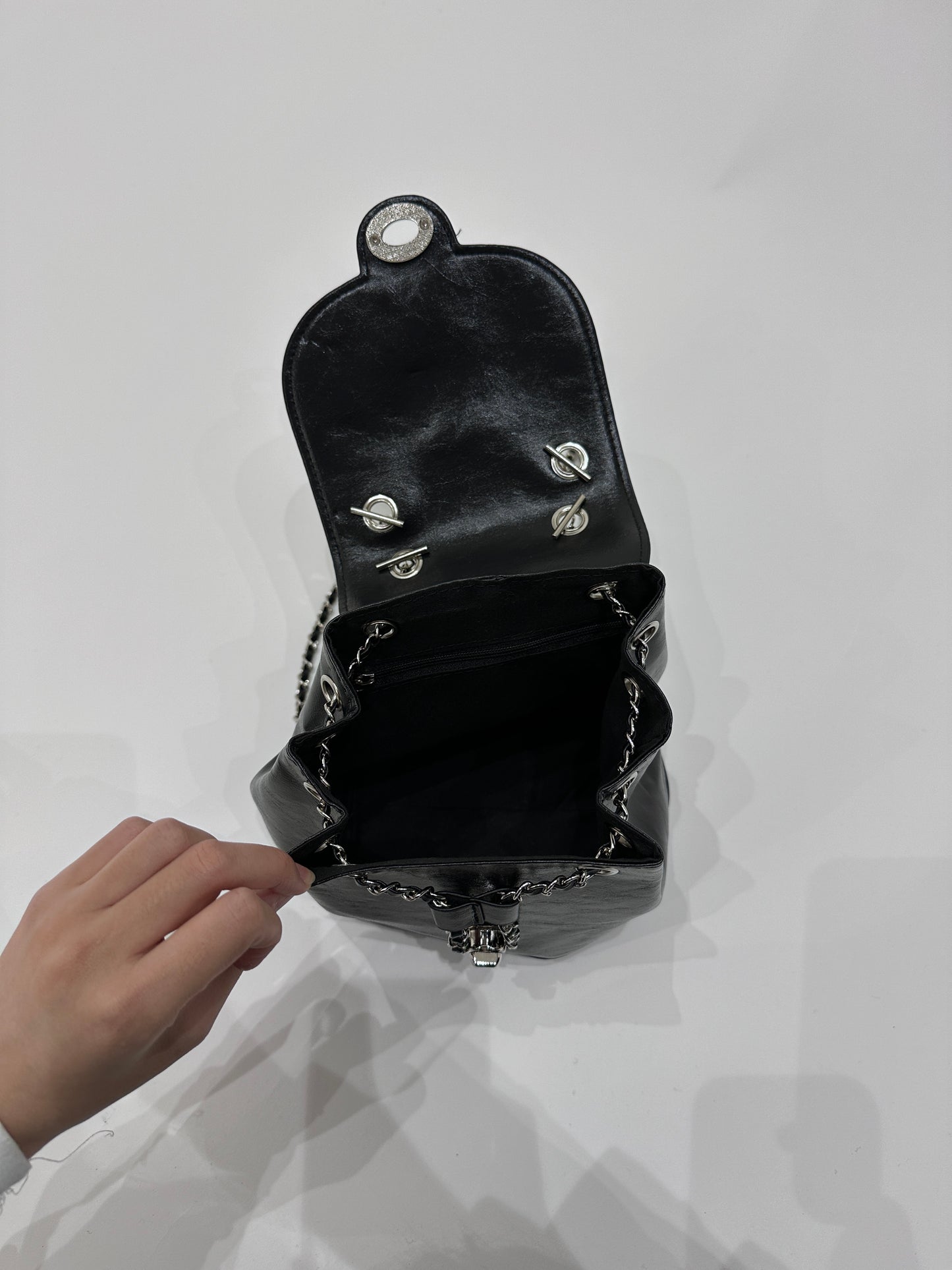 ブラックシルバーリュックバッグ DPB43188