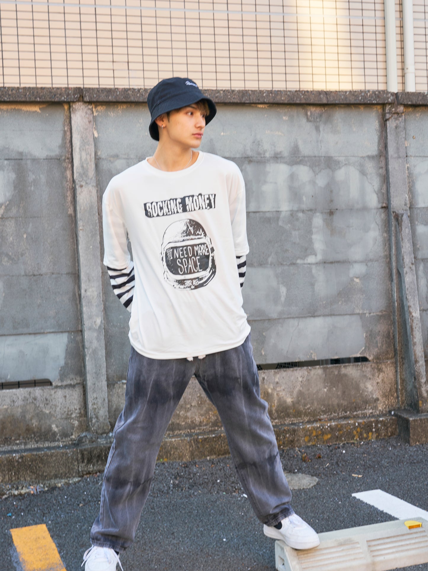 グラフィックラウンドTシャツ SPA08024