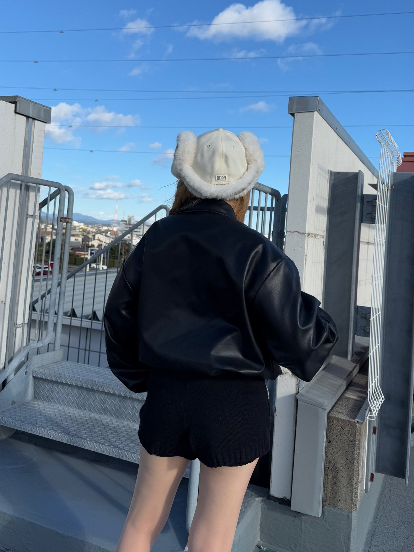ユニセックスフード付きレザージャケット DPB73196