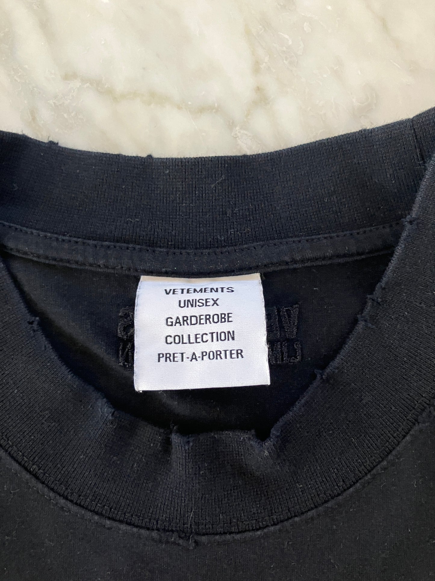 【VETEMENTS】Tシャツ UPA05011