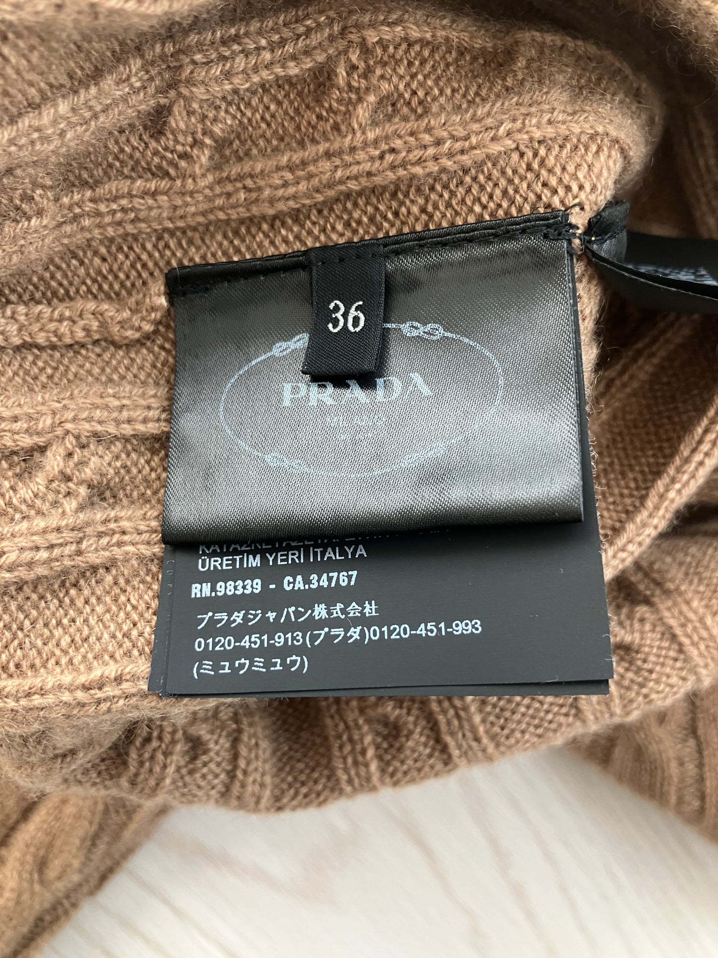 【PRADA】ニットトップス UPA05059