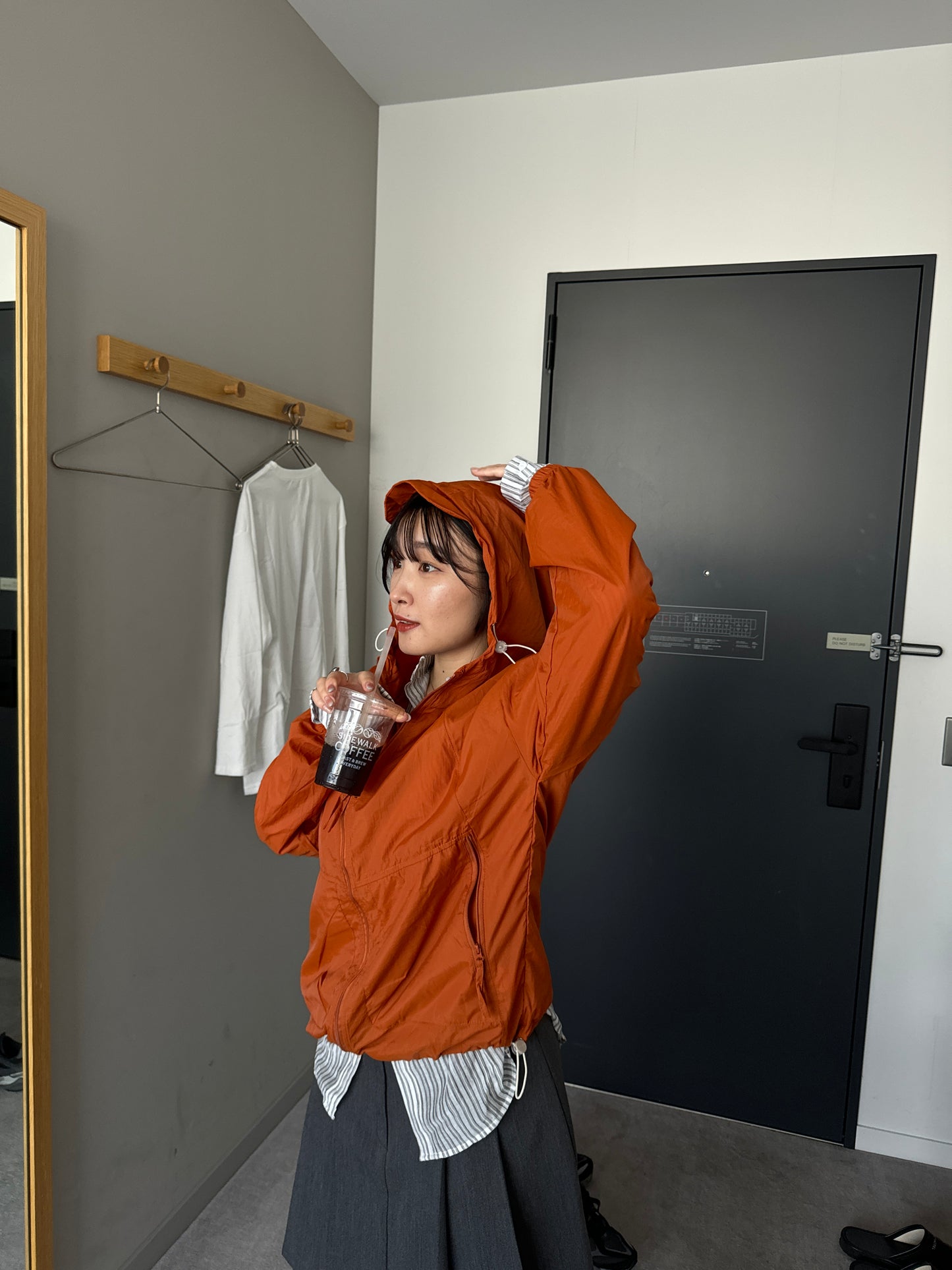 フードドロスト付きナイロンジャケット DPB78016