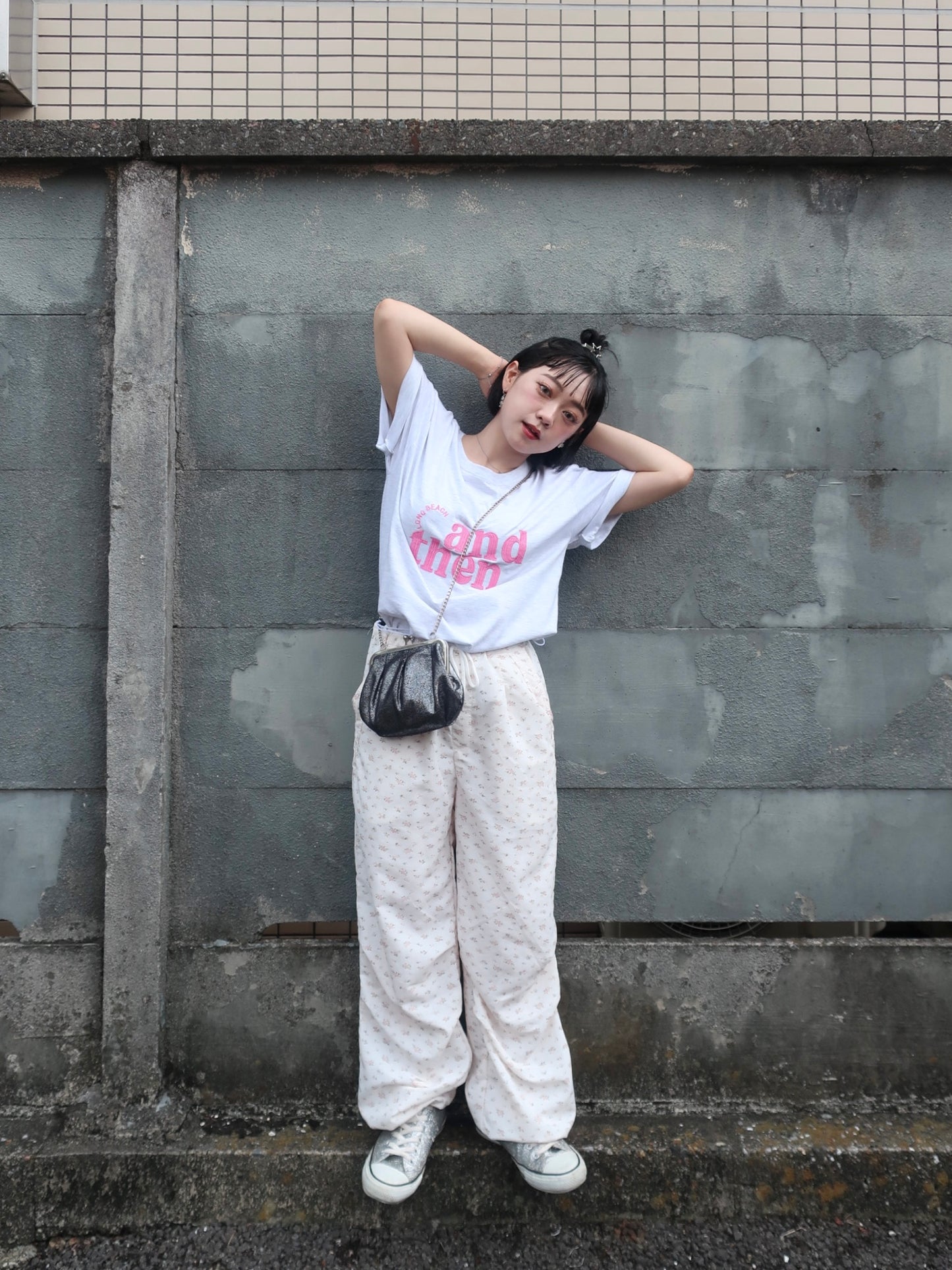 ピンクロゴ刺繍Tシャツ DPB76049