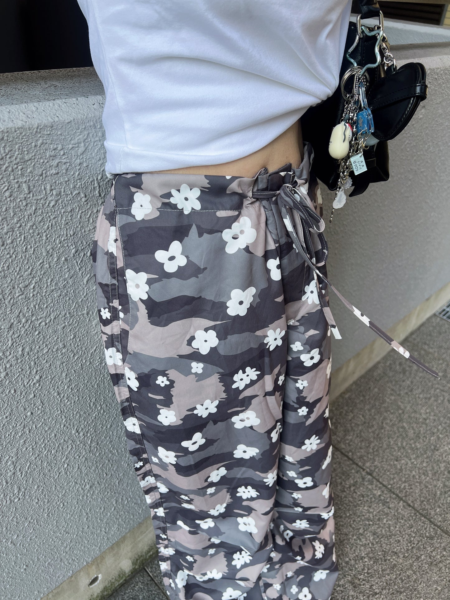 フラワーカモフラワイドパンツ DPB79185