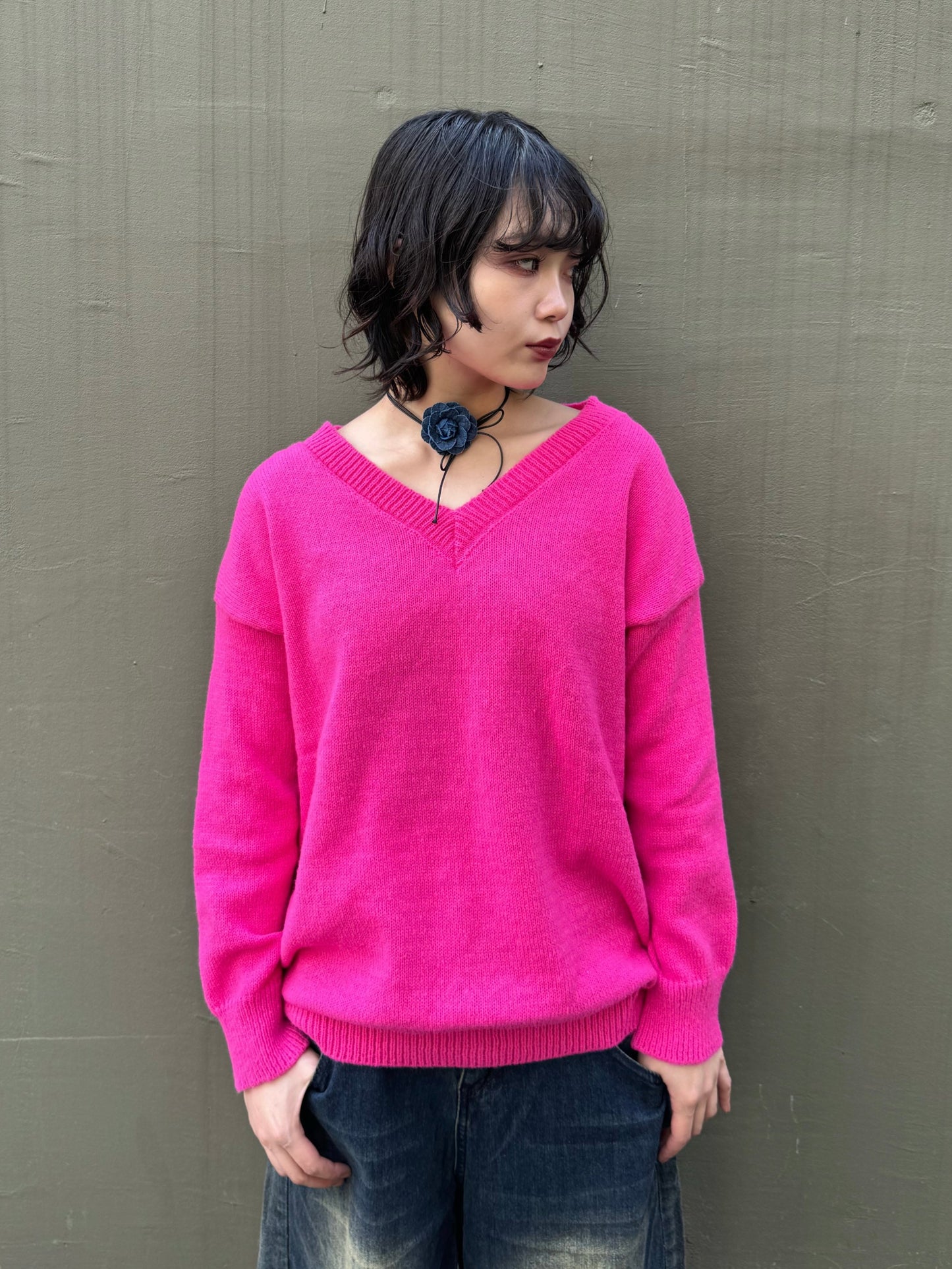 ビビットピンクVネックニット DPA20440