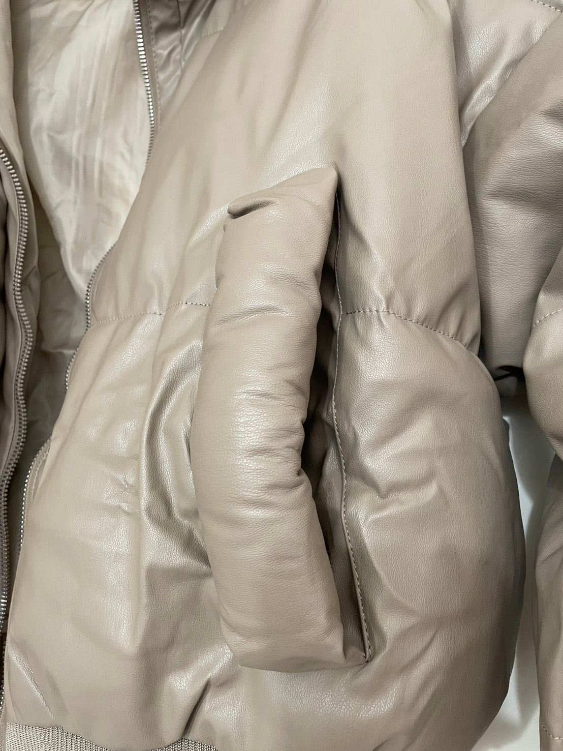 ベージュダウンジャケット DPB47501