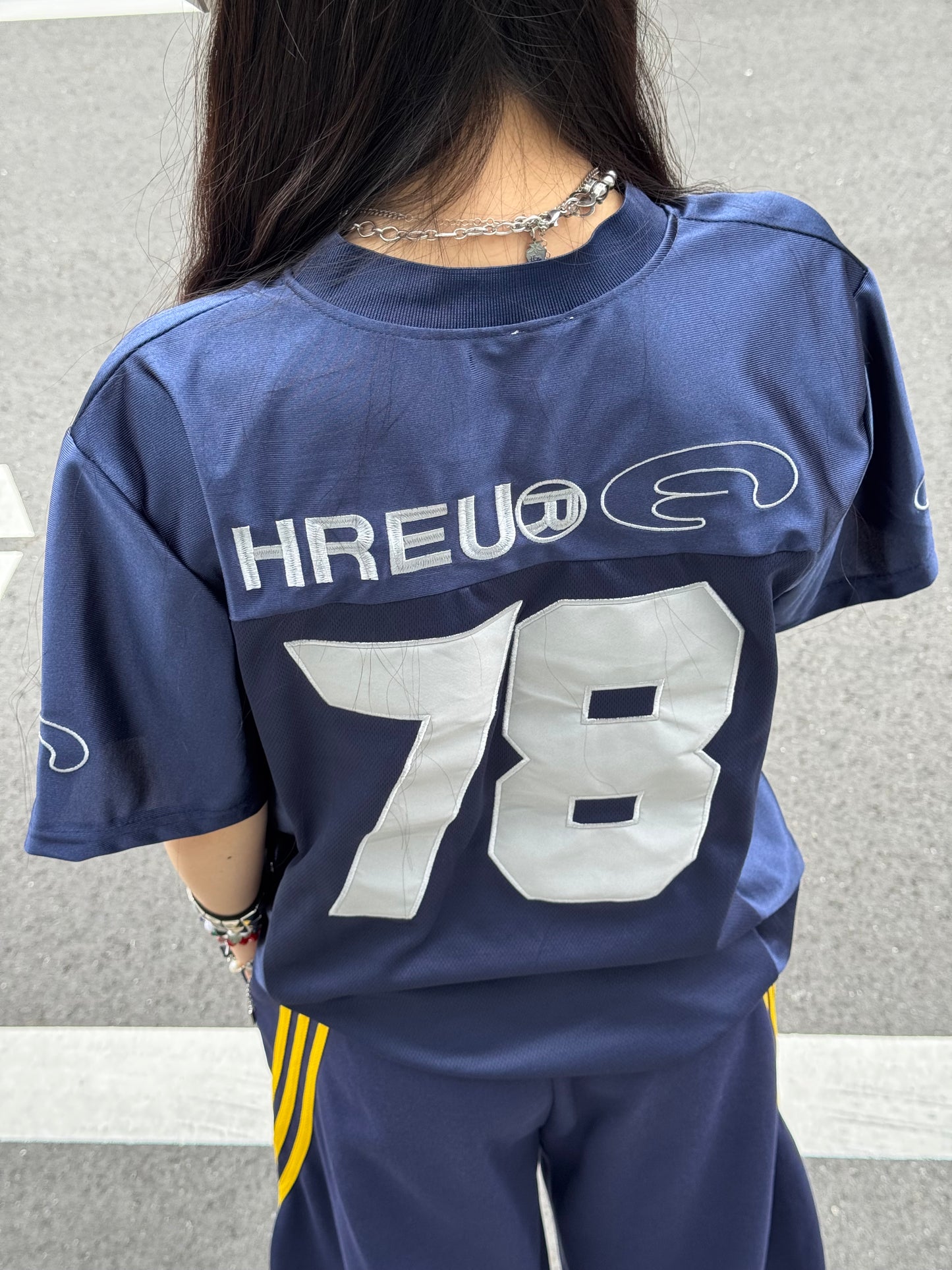 VネックナンバーTシャツ DPB86062