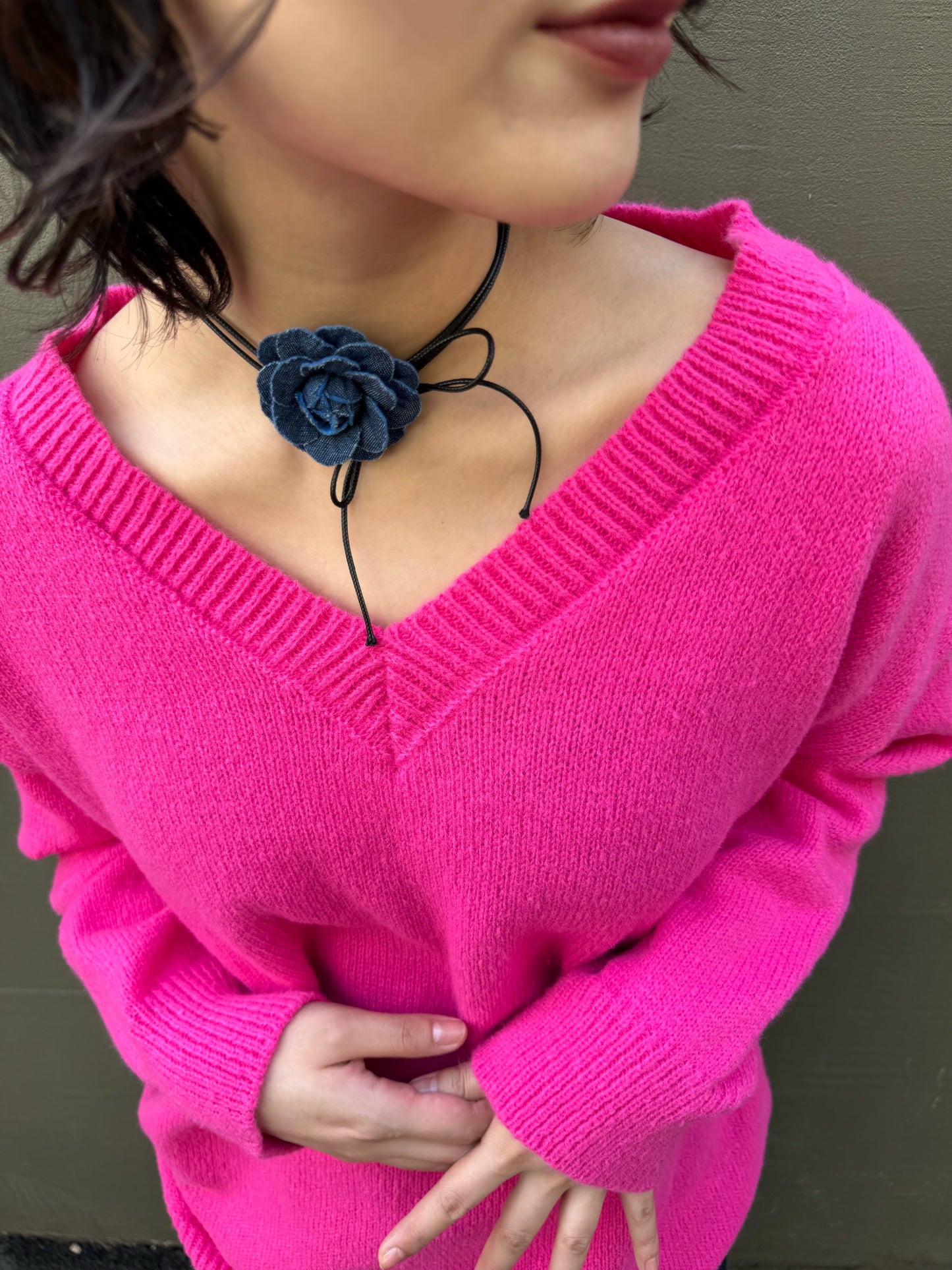 ビビットピンクVネックニット DPA20440