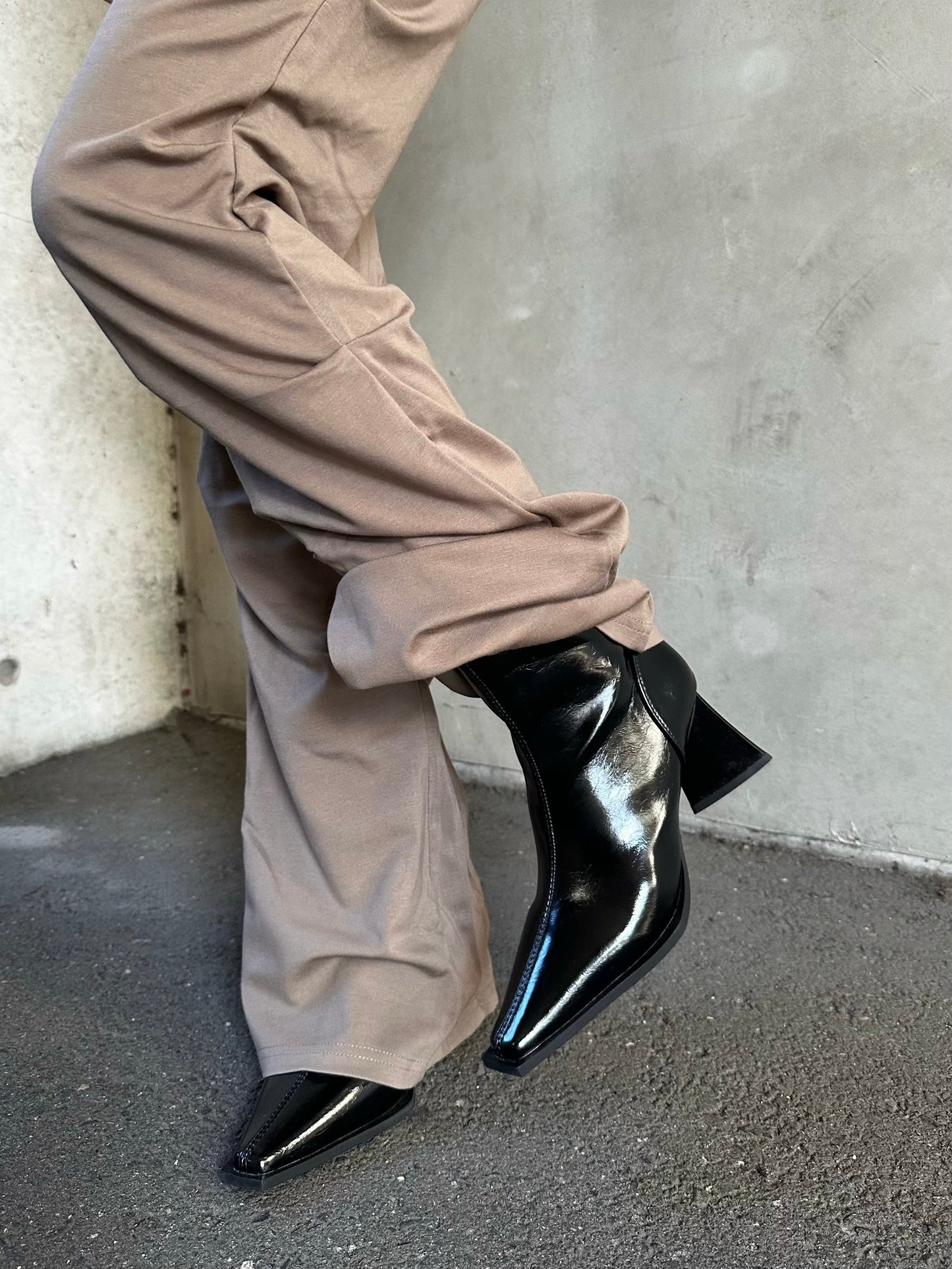 ポインテッドトゥブーツ DPB26671