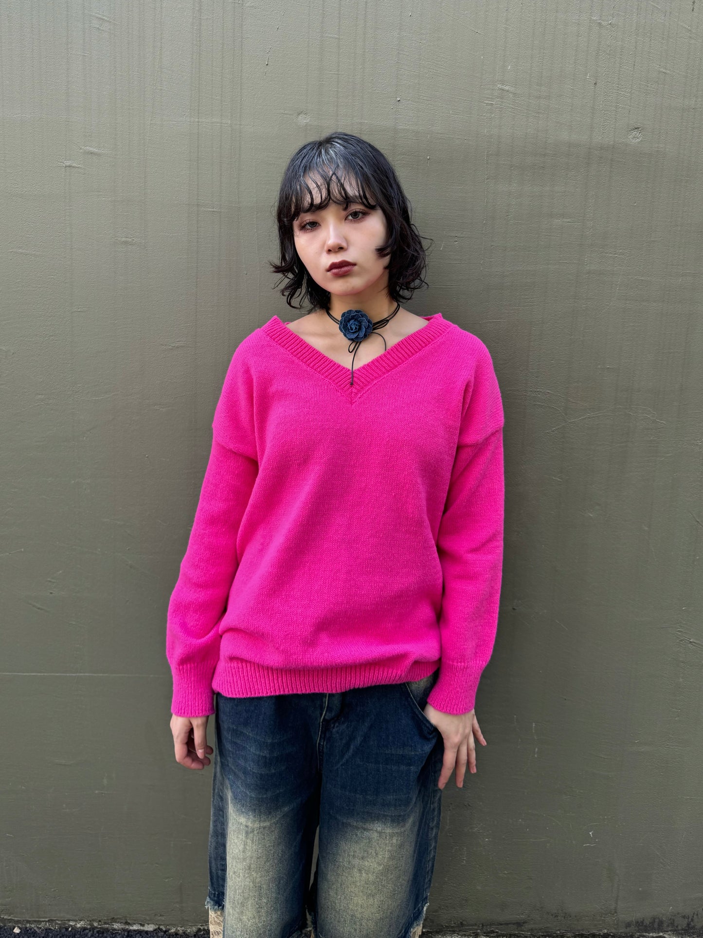 ビビットピンクVネックニット DPA20440