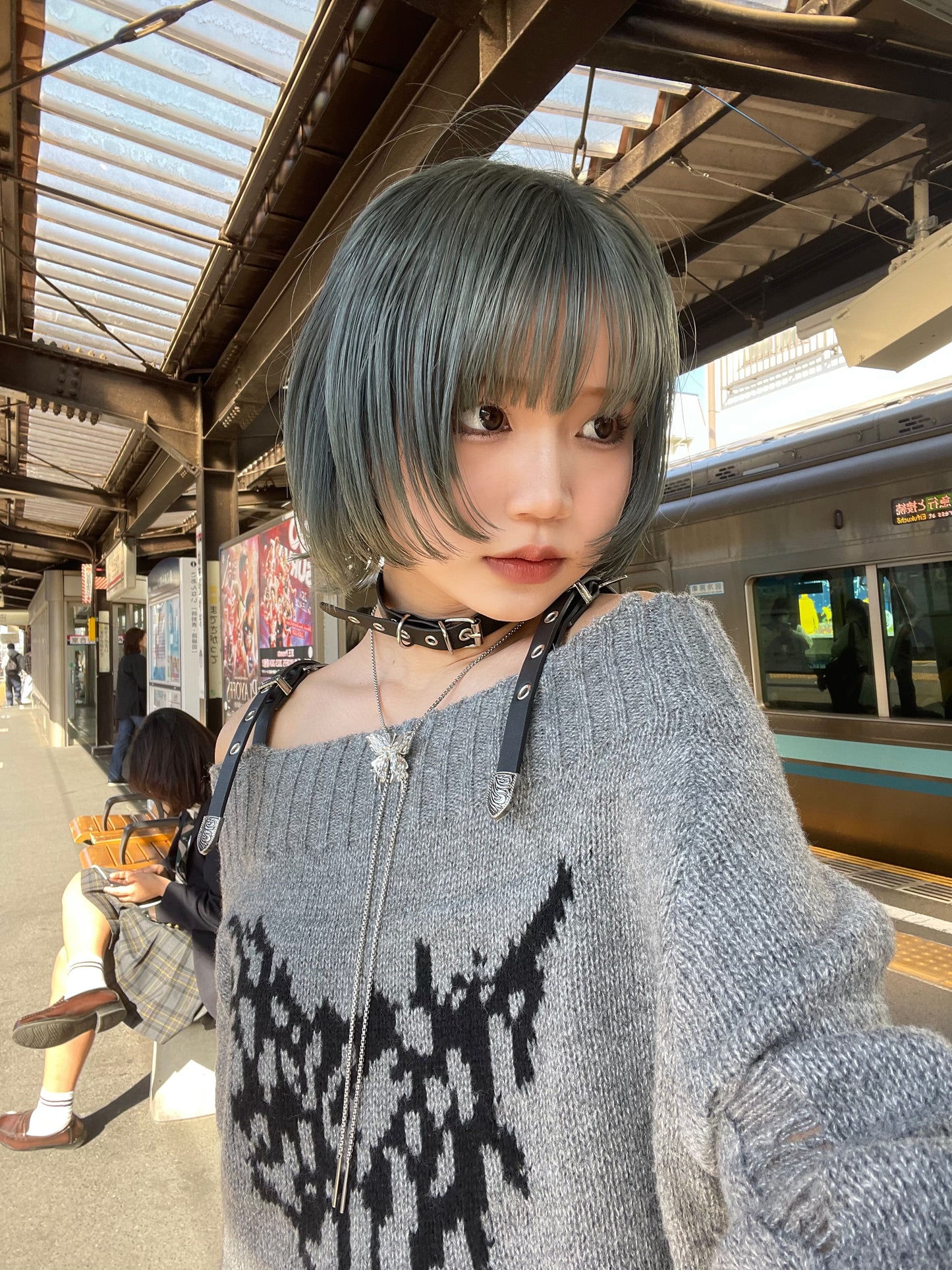 オフショルダメージニット DPB64092