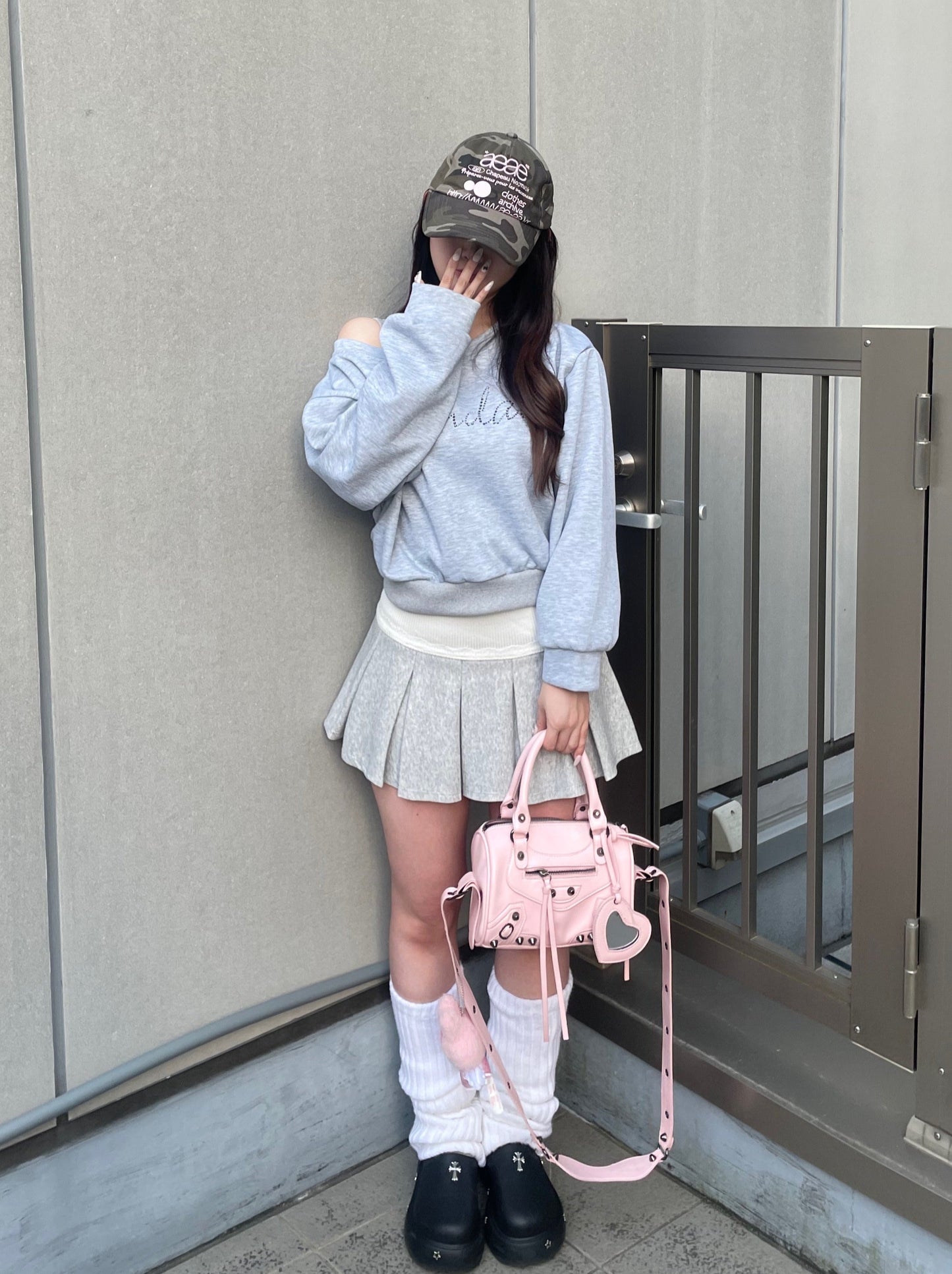 ビジューロゴワンショルスウェット DPB74101