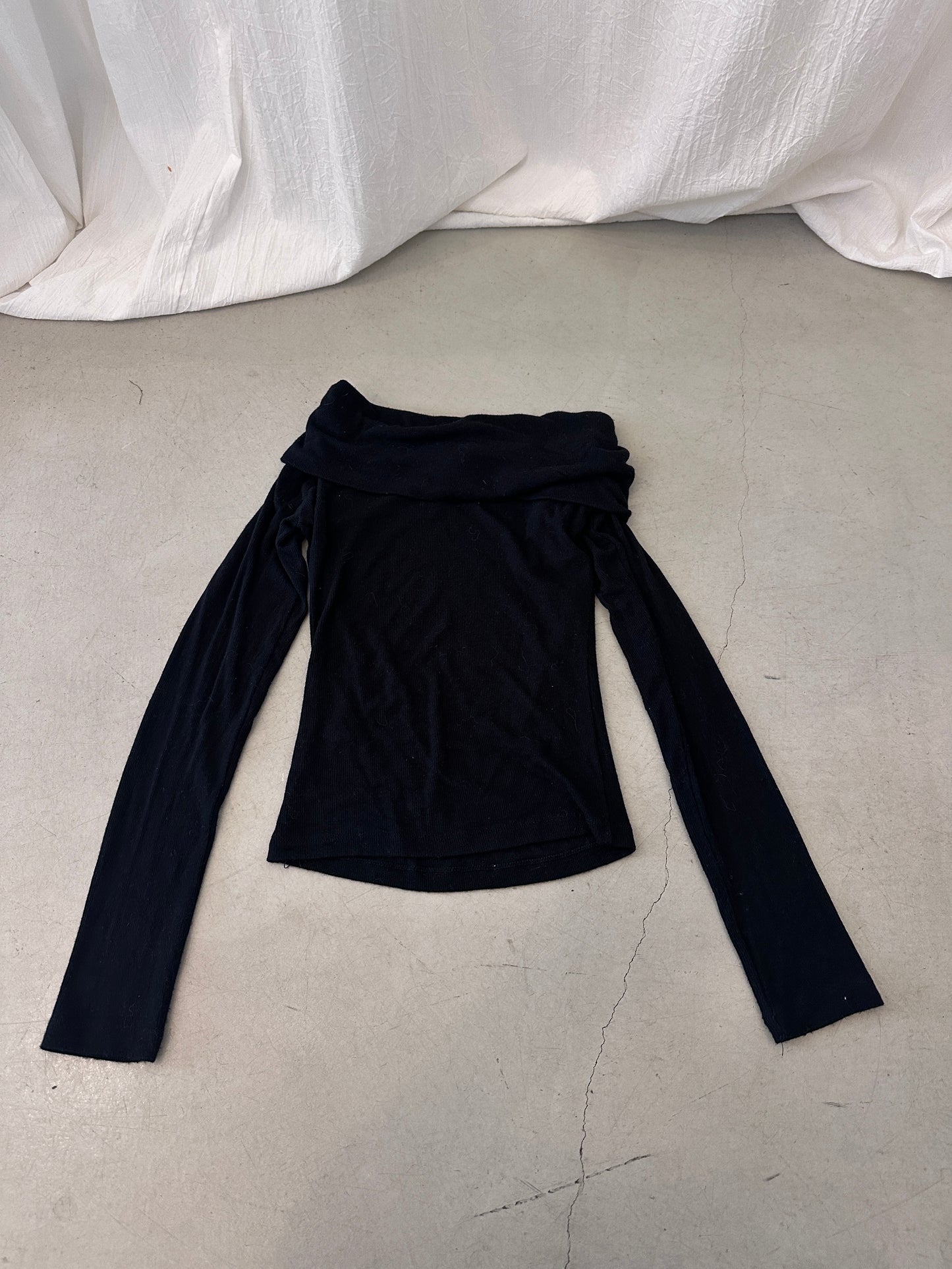 オフショルブラックトップス DPB43174