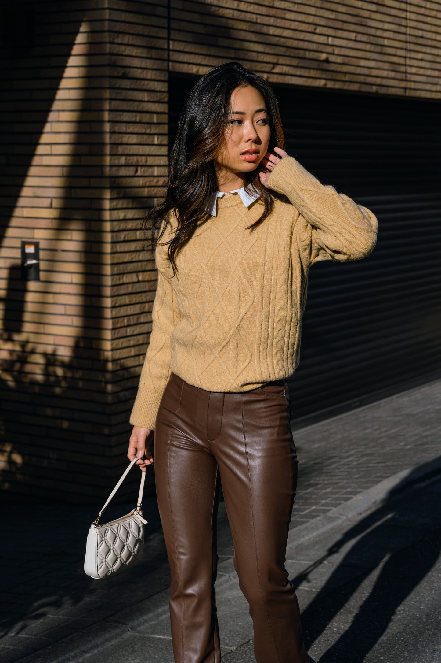 ベージュニットセーター DPA94067