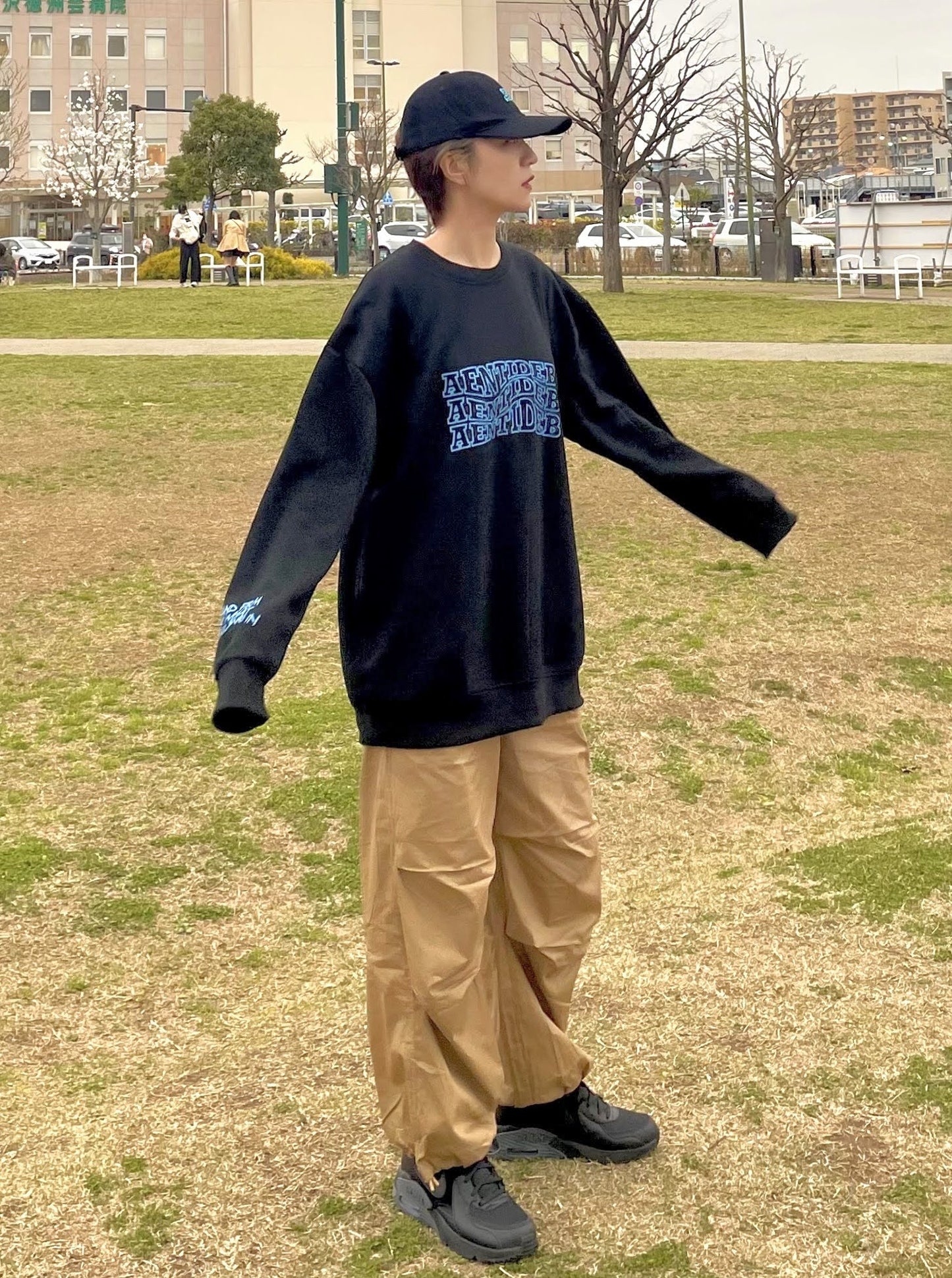 ブルーライティングロゴスウェット DPA96176