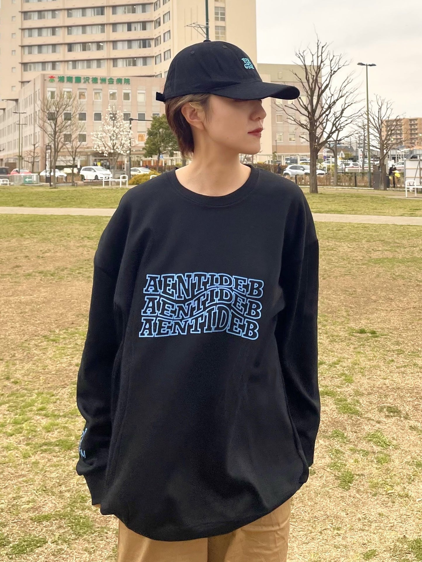 ブルーライティングロゴスウェット DPA96176