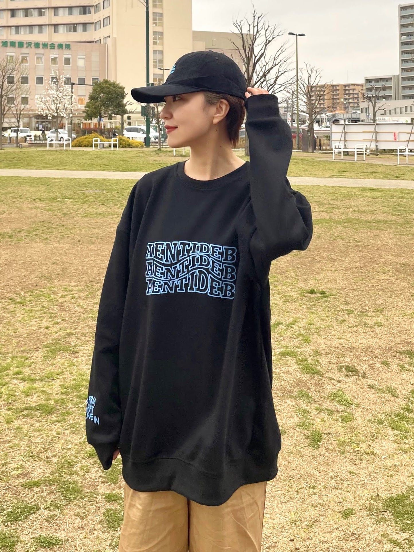 ブルーライティングロゴスウェット DPA96176