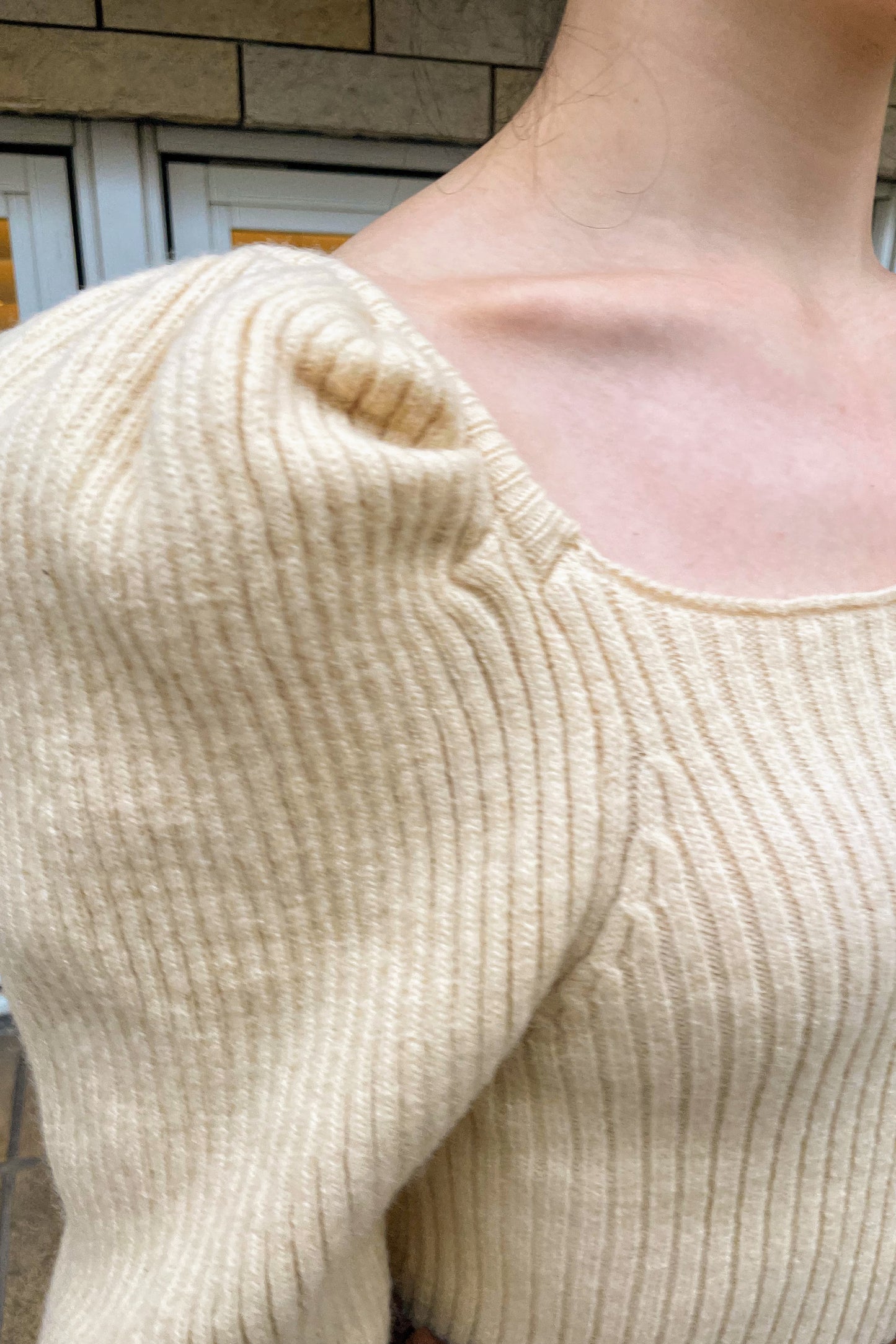 パフスリーブニットトップス DPA43158