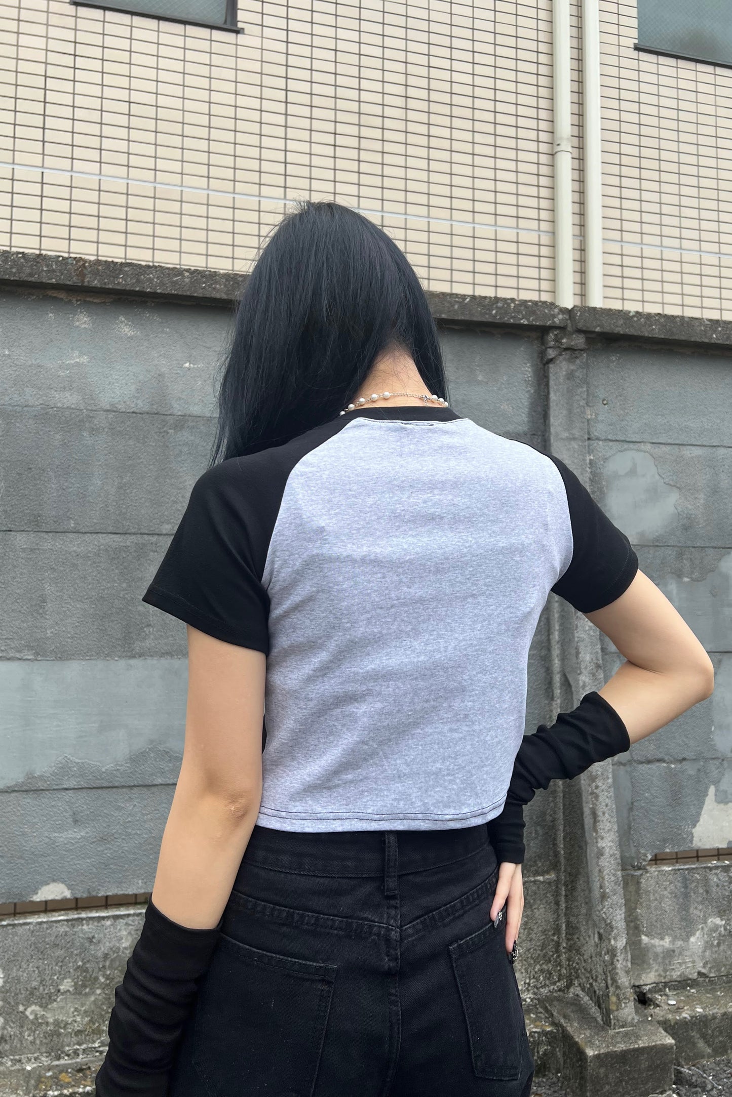 アームウォーマー付きプリントTシャツ DPA72051