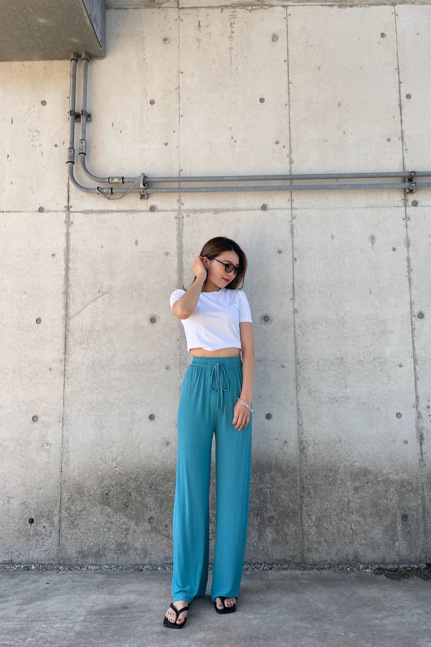 サテンストレートパンツ DPA30031