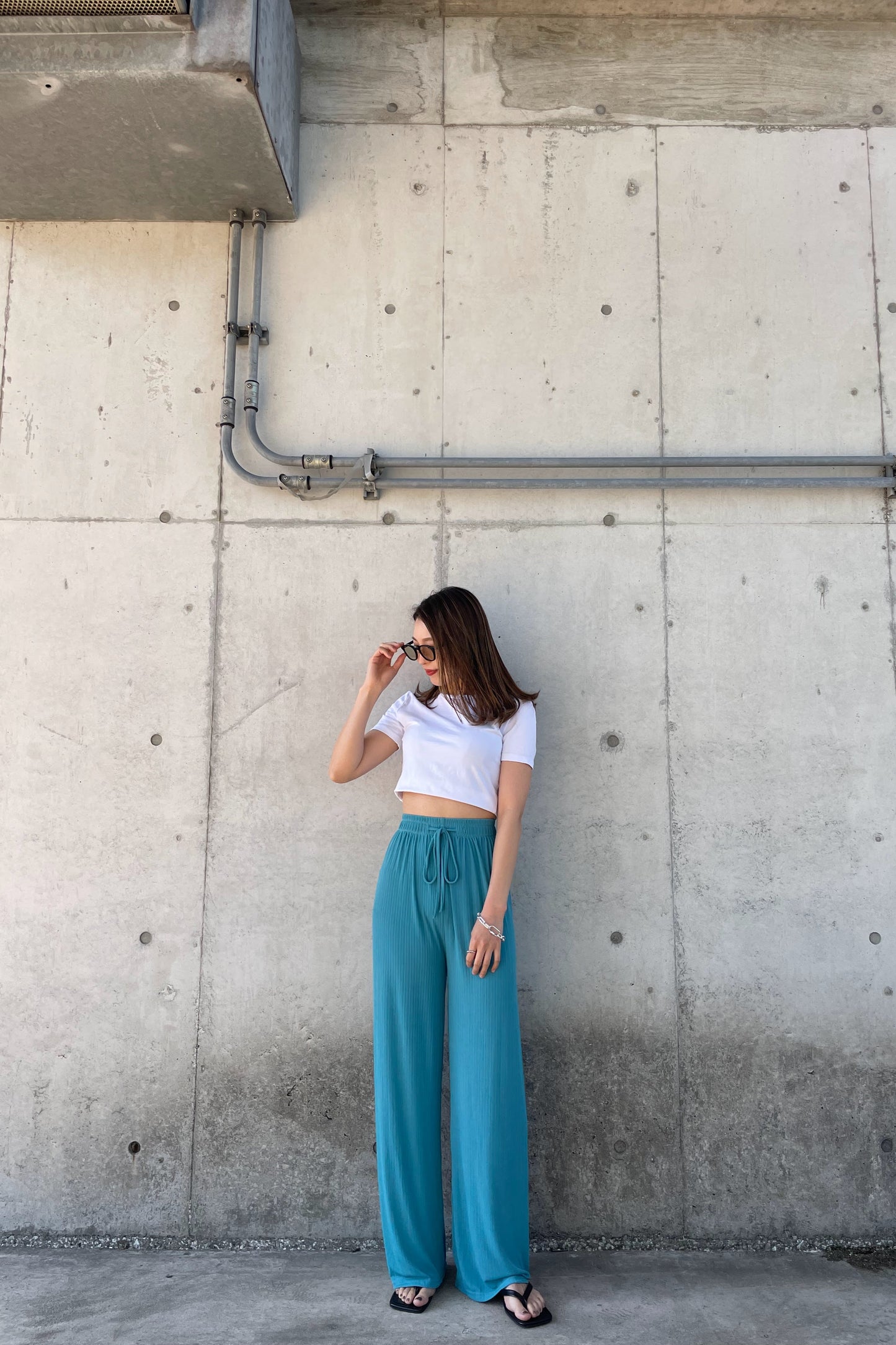 サテンストレートパンツ DPA30031