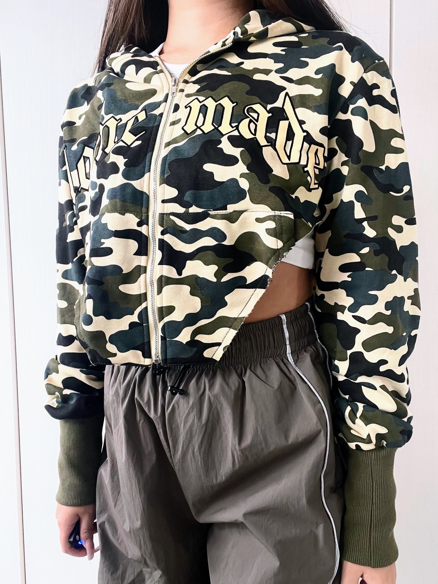 カモジップスウェット DPA81097