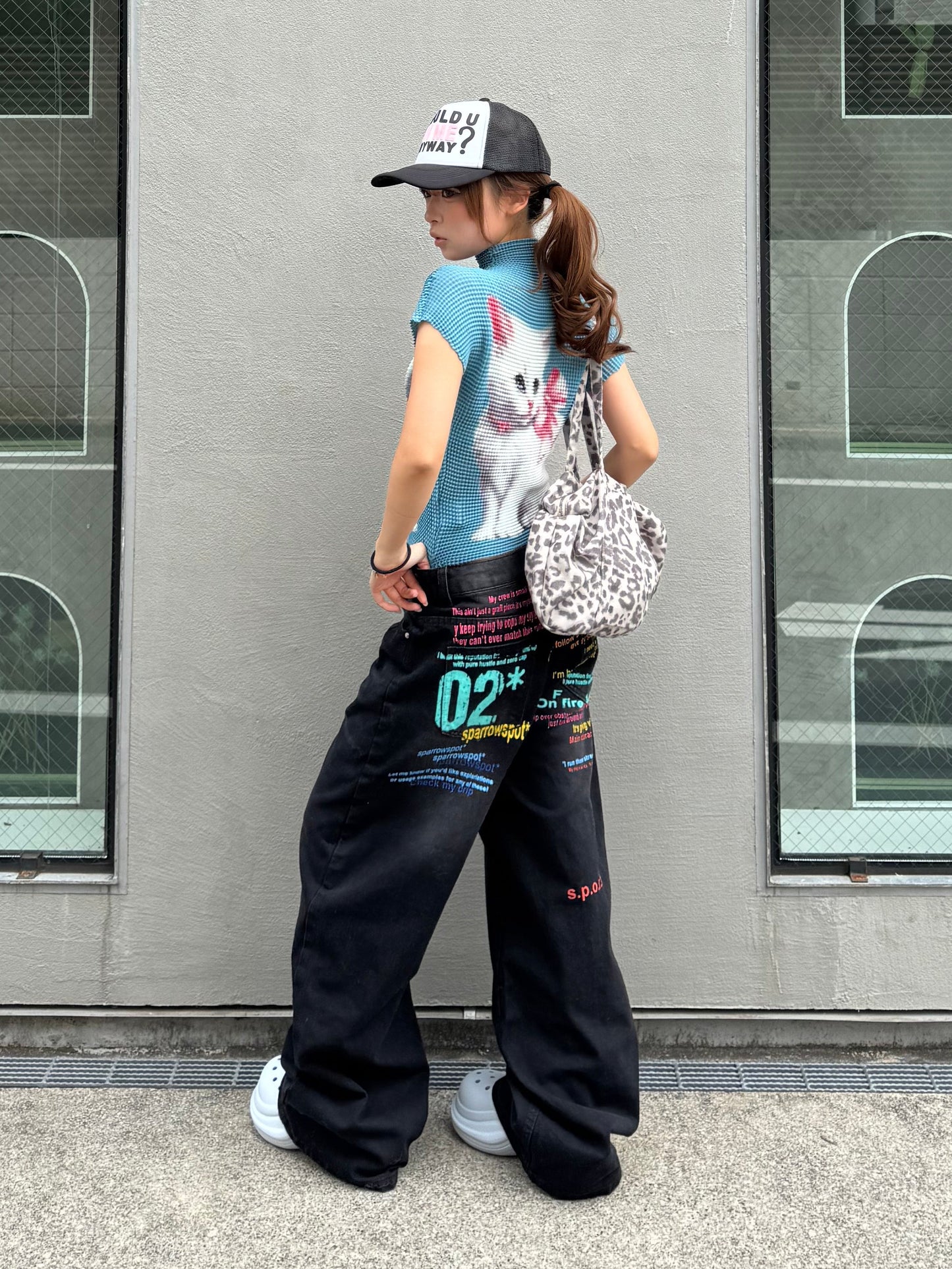 ビビットバックロゴデニムパンツ DPB86241