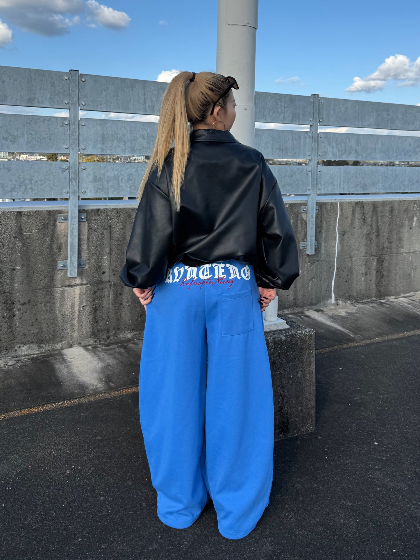 ロゴプリントスウェットパンツ DPB73532